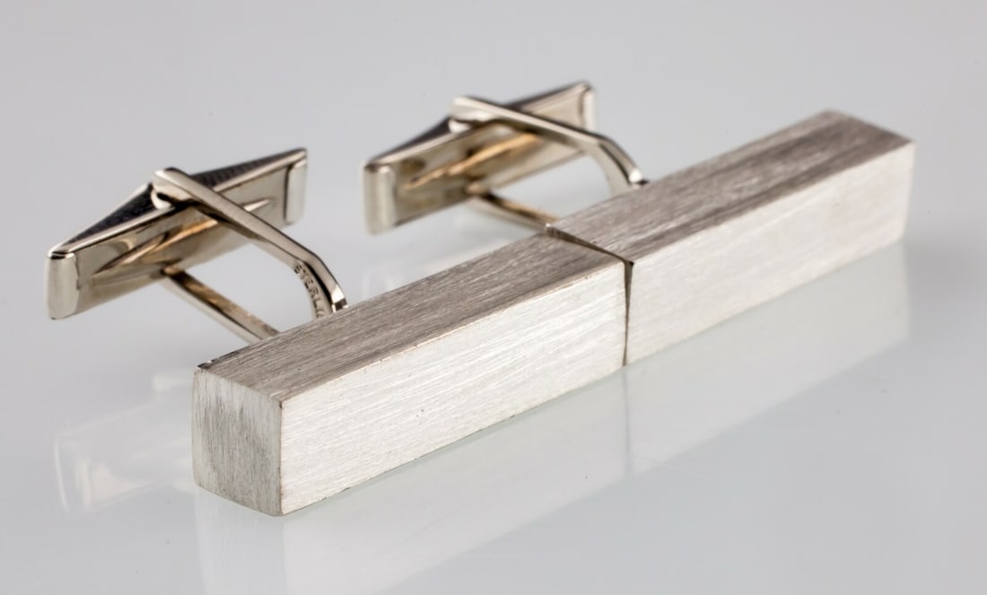 Harold Fithian Sterling Silver Modernist Men's Cufflinks 1950s: Harold Fithian Sterling Silver Modernist Men's Cufflinks 1950s Vintage Harold Fithian modernist cufflinks crafted in sterling silver. This 1950s pair features a clean rectangular rod design with a sub