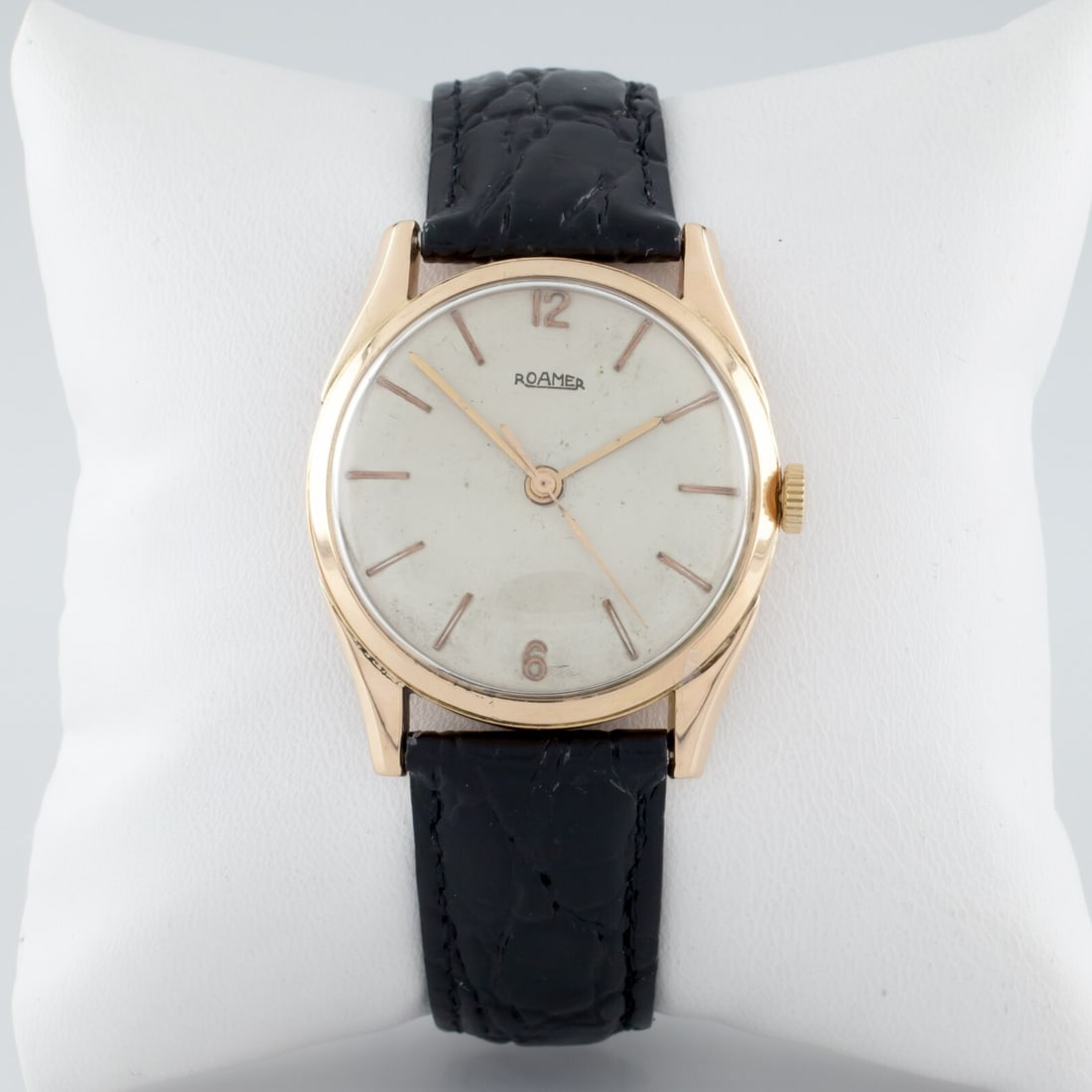 Roamer mens automatic wristwatch 18k rose gold case black leather band: Roamer mens automatic wristwatch 18k rose gold case black leather band Pre-owned Roamer men's automatic wristwatch with an 18 karat rose gold case and a black leather two-piece strap. This dress watch