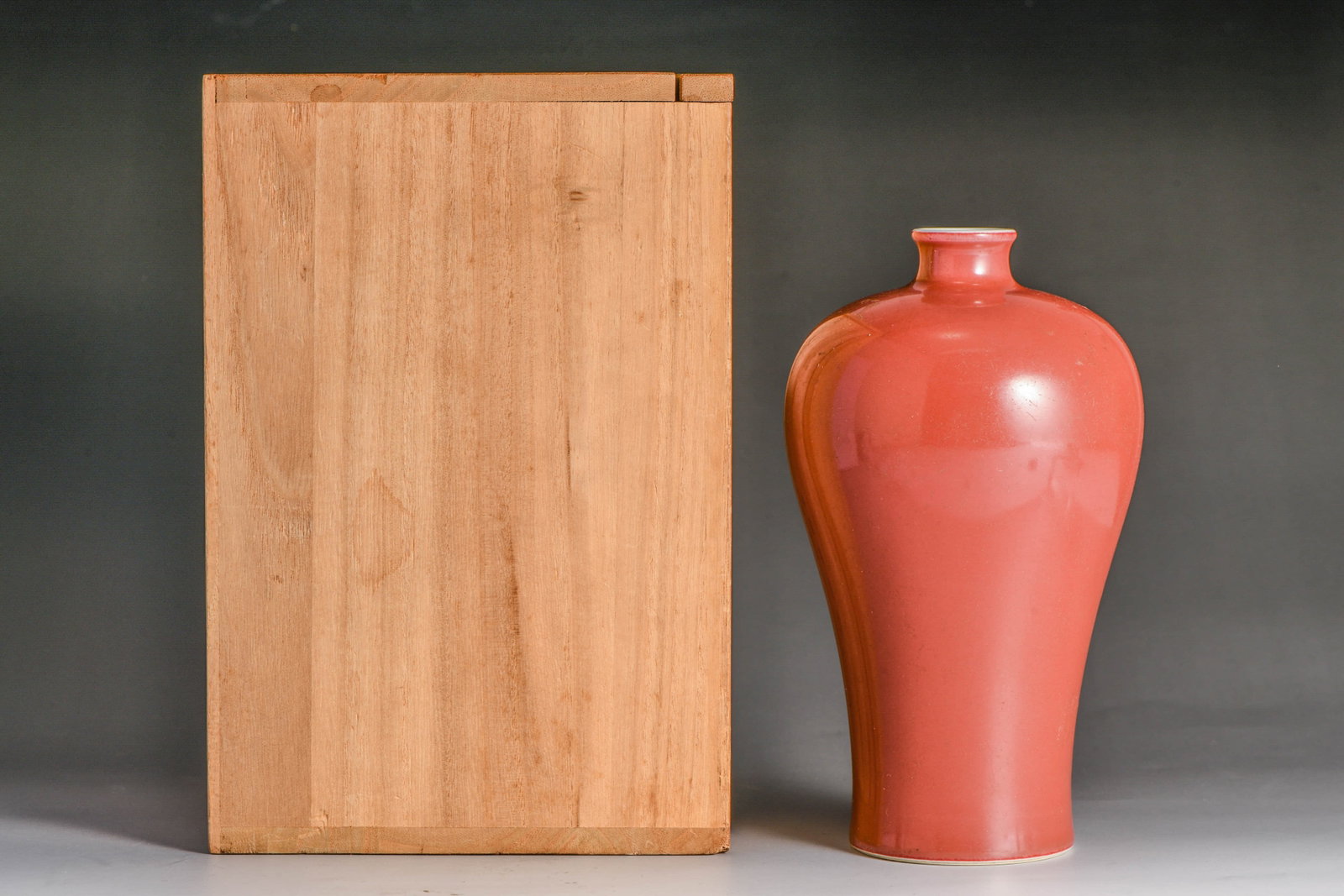 Red Glazed Plum Vase: RED GLAZED PLUM VASE Description: tem: Made in the reign of Emperor Kangxi of the Qing Dynasty Width: 10 cm x Height: 19 cm