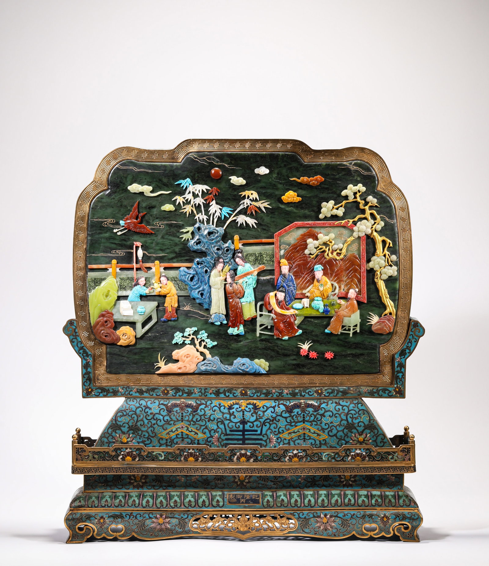 A Cloisonne Enamel, Spinach Jade and 'Hundred Treasures'-Inlaid 'Narrative Scene and Poem' Table: A CLOISONNE ENAMEL, SPINACH JADE AND 'HUNDRED TREASURES'-INLAID 'NARRATIVE SCENE AND POEM' TABLE SCREEN Description: Dimensions: Weight: 12850 g. Length: 53.7 cm x Width: 13 cm x Height: 59.5 cm. All