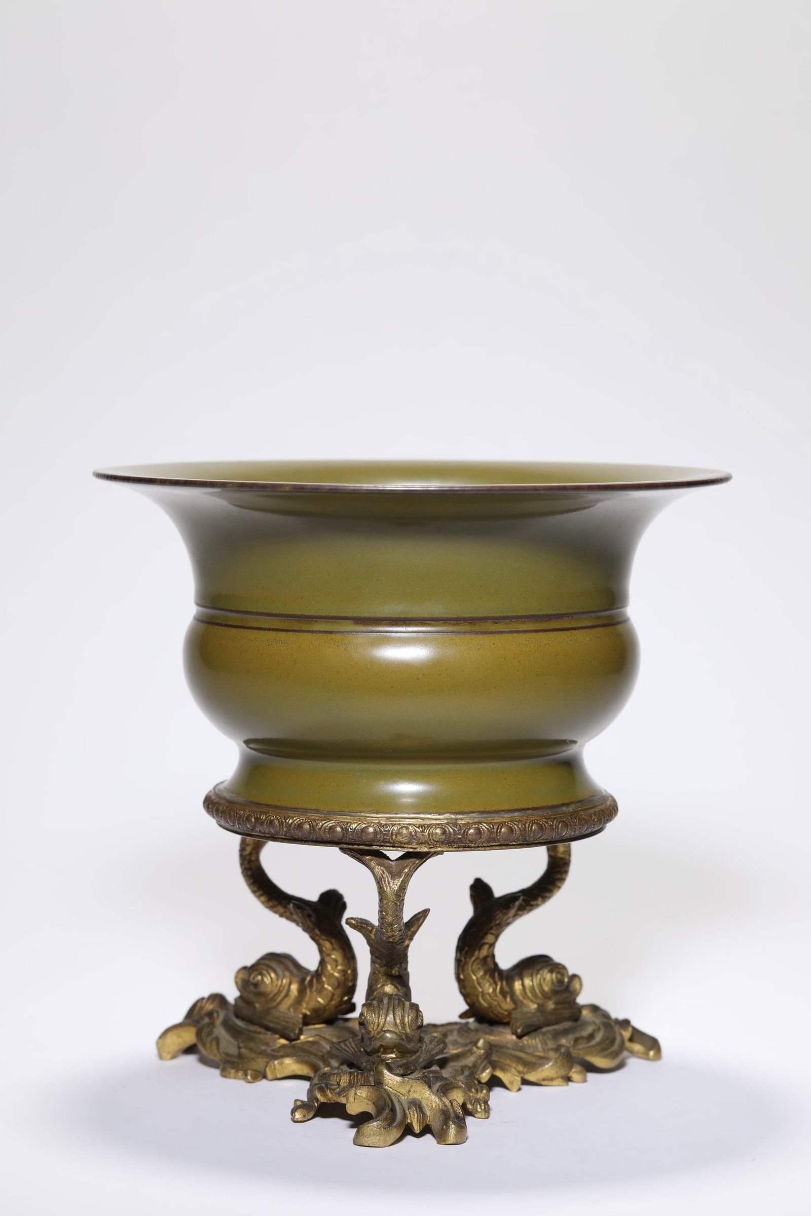A Tea-Dust-Glazed Spittoon: A TEA-DUST-GLAZED SPITTOON Description: Dimensions: Width: 19 cm x Height: 18.4 cm. All measurements are approximate.