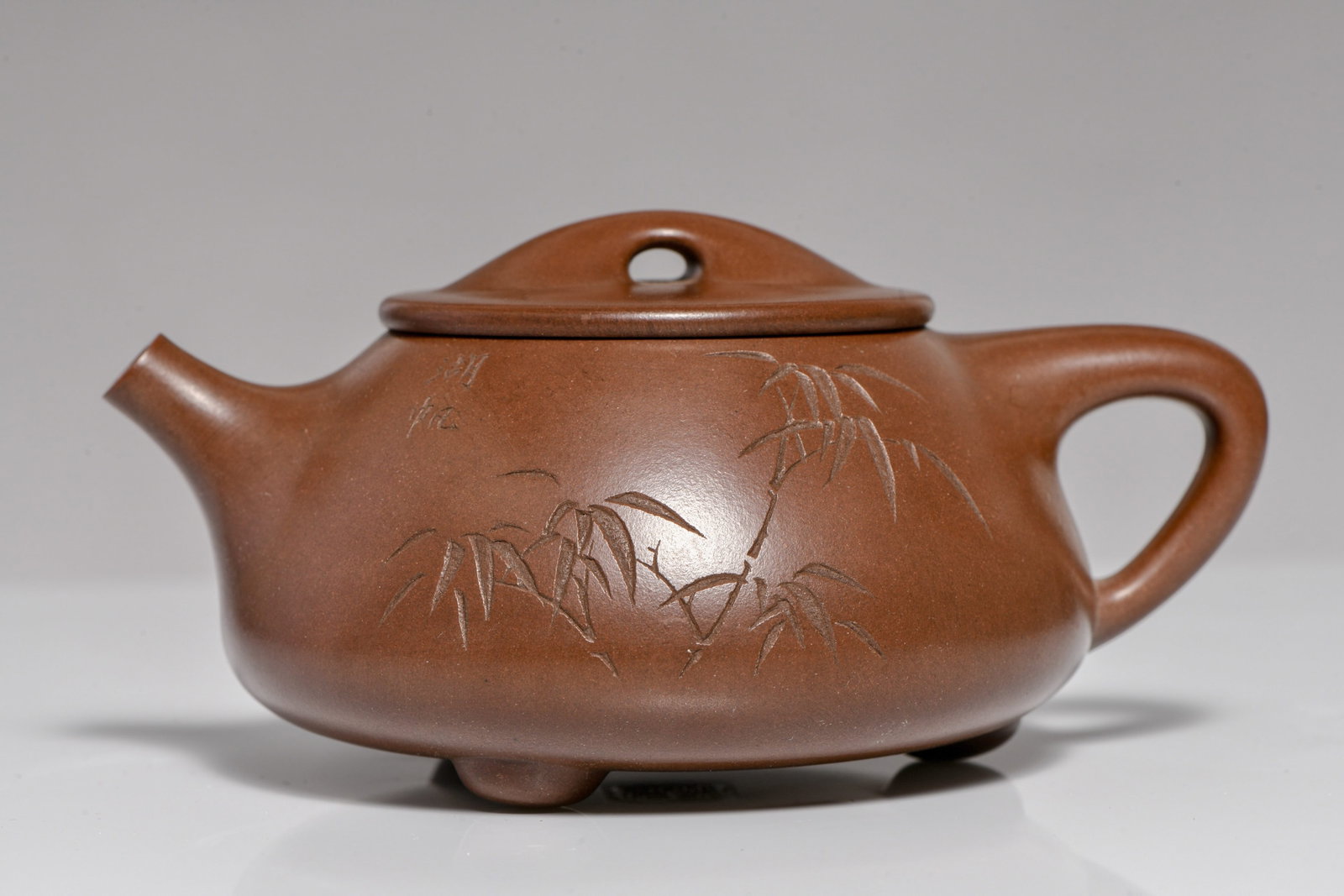 Porcelain Pot: PORCELAIN POT Description: Width: 13.5 cm Height: 6.5 cm