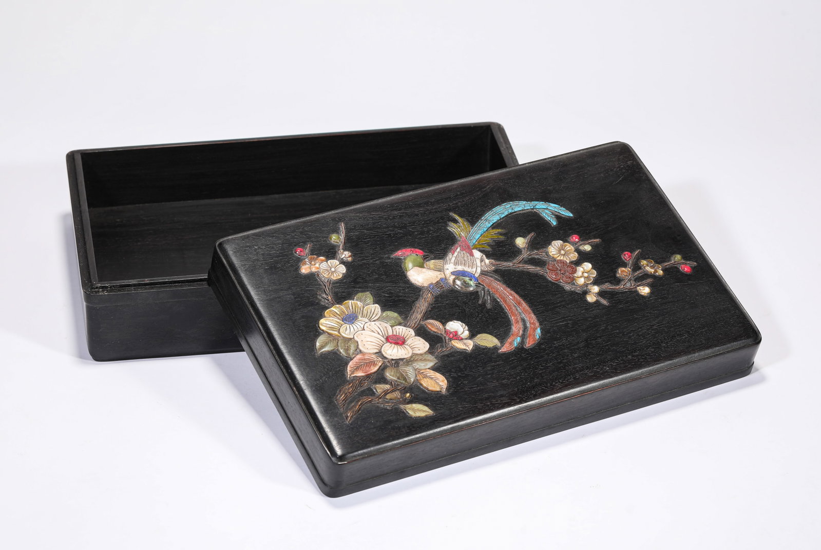 A Wood and 'Hundred Treasures'-Inlaid 'Flowers and Birds' Covered Box (1 of 6)