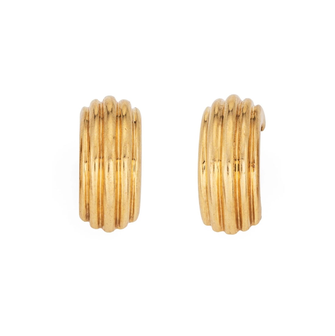Vintage Gold-Tone Ribbed Half-Hoop Earrings: VINTAGE GOLD-TONE RIBBED HALF-HOOP EARRINGS Provenance and Authenticity: This pair is presented as vintage gold-tone half-hoop earrings featuring broad curved forms articulated by pronounced vertical 