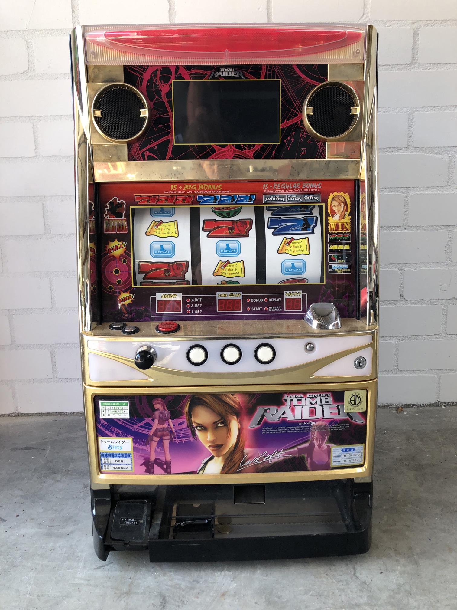 Bisty Pachislo Lara Croft Tomb Raider Slot machine (1 of 8)