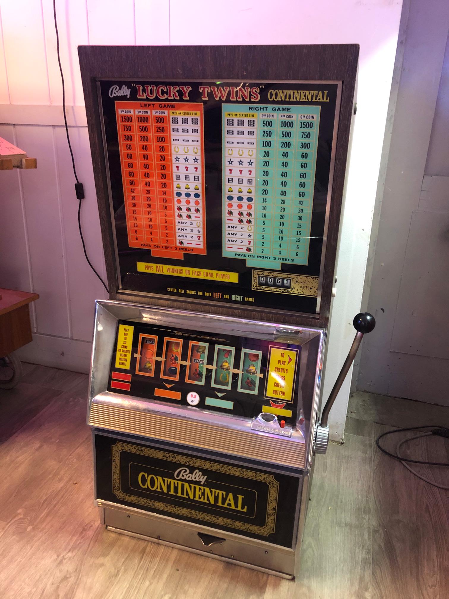 1970s Bally "Lucky Twins" Continental Slot machine (1 of 9)