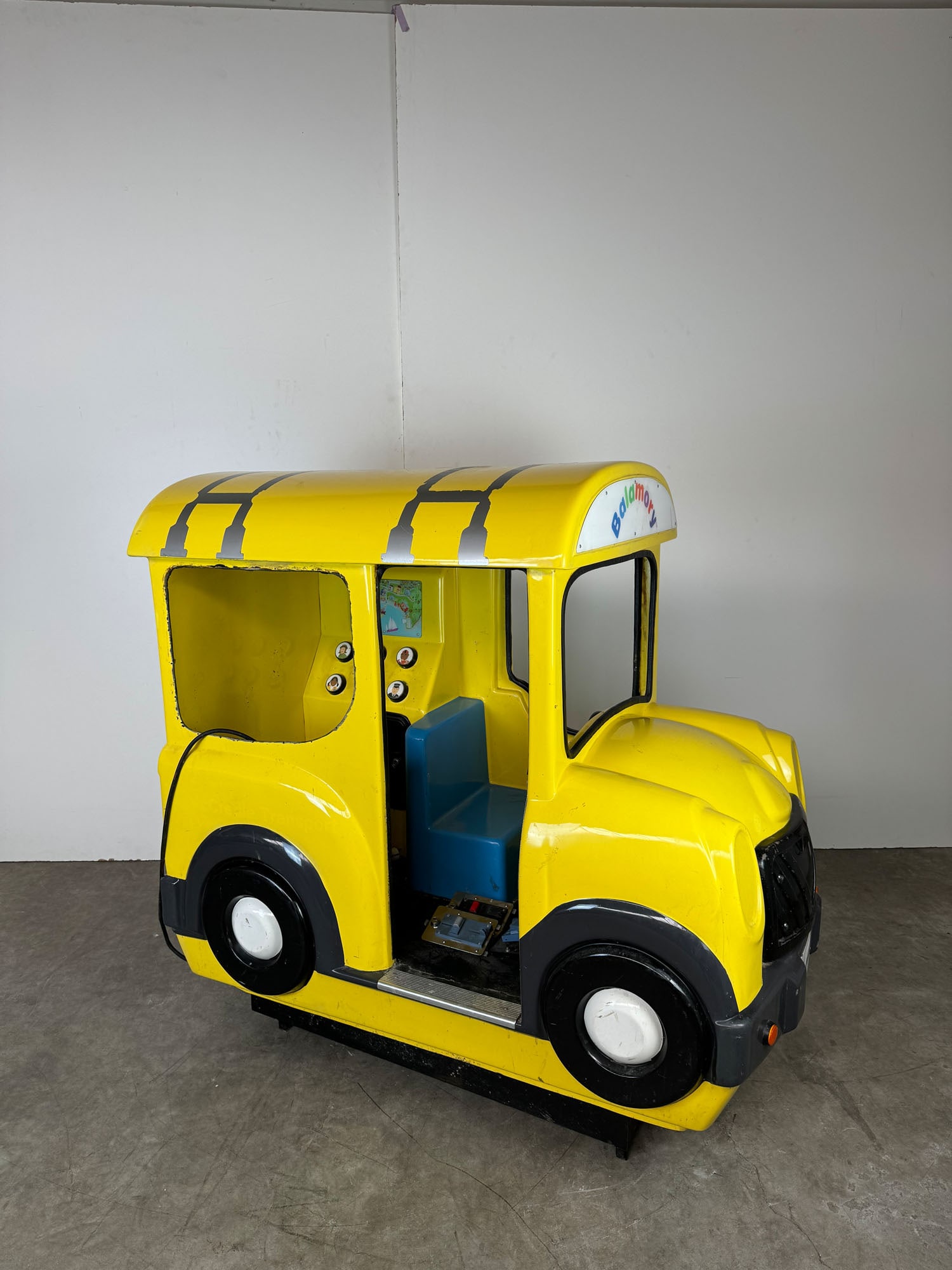 Rare 2006 Amutec Balamory Daisy Bus Kiddie Ride (1 of 13)