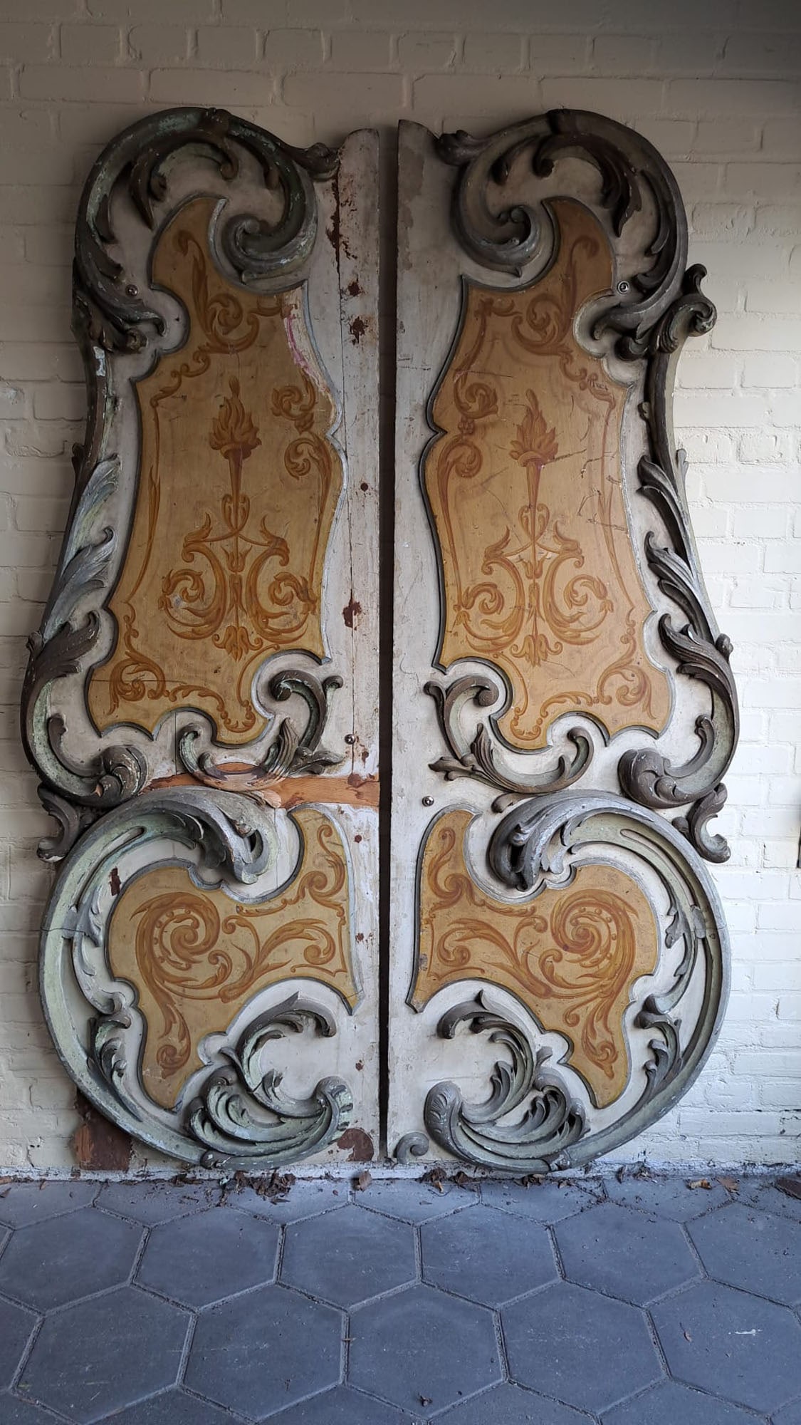 Beautifull Set of Gavioli & Cie Organ Facade Side Wing Panels ca. 1900: Beautifull Set of wooden Gavioli & Cie Organ Facade Side Wing Panels ca. 1900. Overall good condition considering the age, shows wear, color fading and cracks in the wood, the left panel has been part
