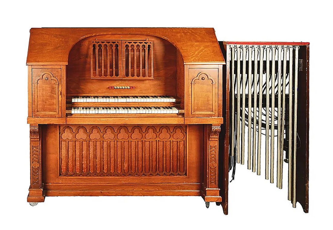 Seeburg Reproducing Pipe Organ with Extra Chime Rack: Seeburg reproducing pipe organ ca. 1920s with an extra rack of 12 hanging chimes (138,5 x 71 x 20 cm). These Gothic looking organs were intended for home and church use and could play four types of ro