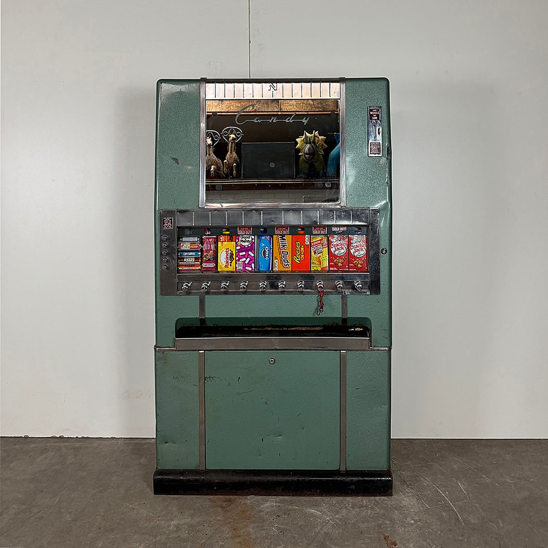 1960's USA Candy Vending Machine: 1960's USA Candy Vending Machine. Original complete with key. Dimensions (H x W x D): 153 x 34 x 87 cm. Location: The Netherlands.