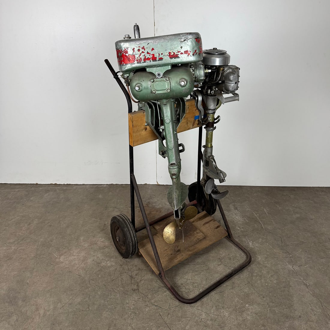 Set of 2 Vintage Outboard Motorboat Motors: Set of 2 Vintage Outboard Motorboat Motors. Complete. Dimensions (H x W x D): 132 x 70 x 79 cm. Location: The Netherlands.