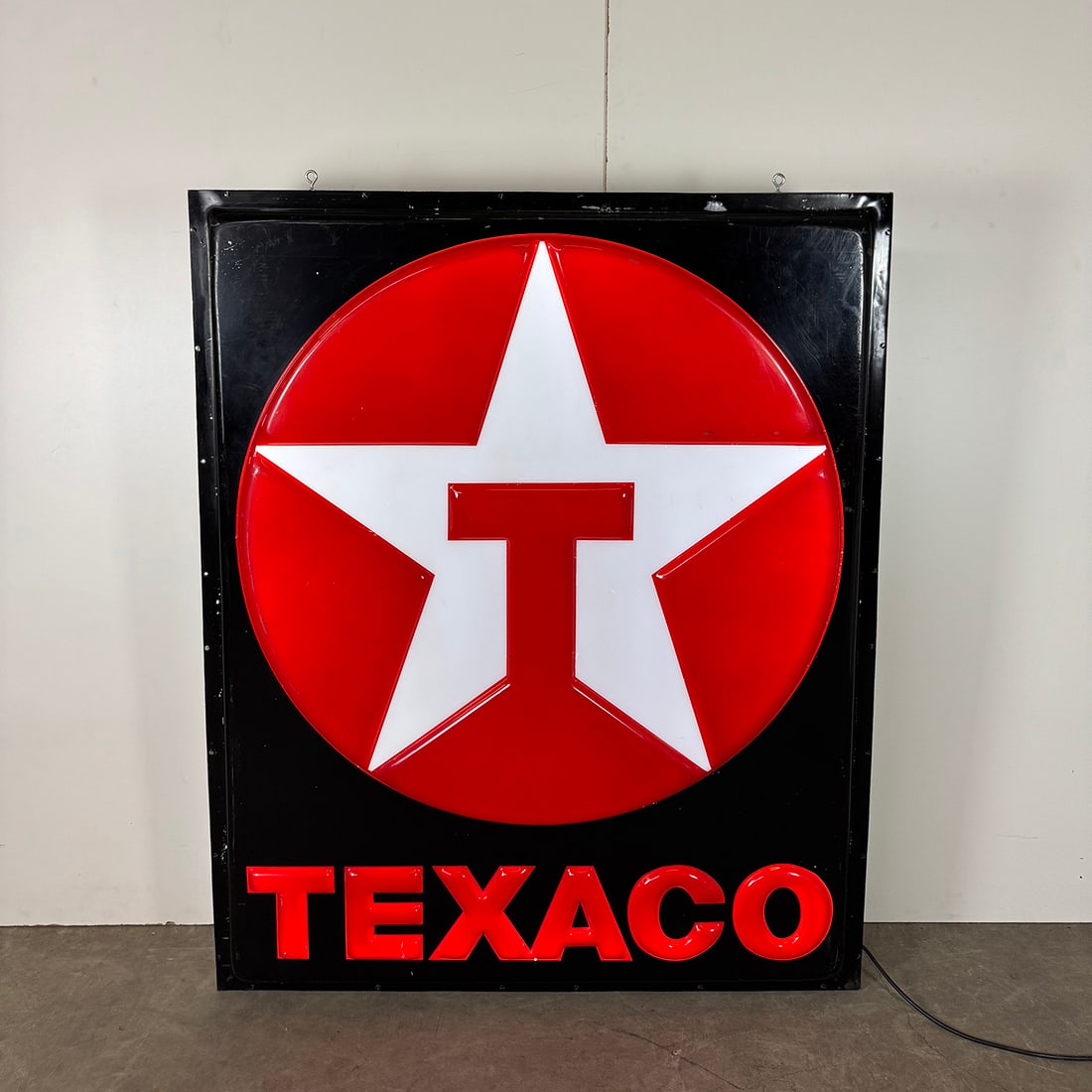 Large 1980's Texaco Moulded Plastic Light-up Sign: Large 1980's Texaco Moulded Plastic Light-up Sign. In a working condition using 240V power. Dimensions (H x W x D): 170 x 135 x 19 cm. Location: The Netherlands.