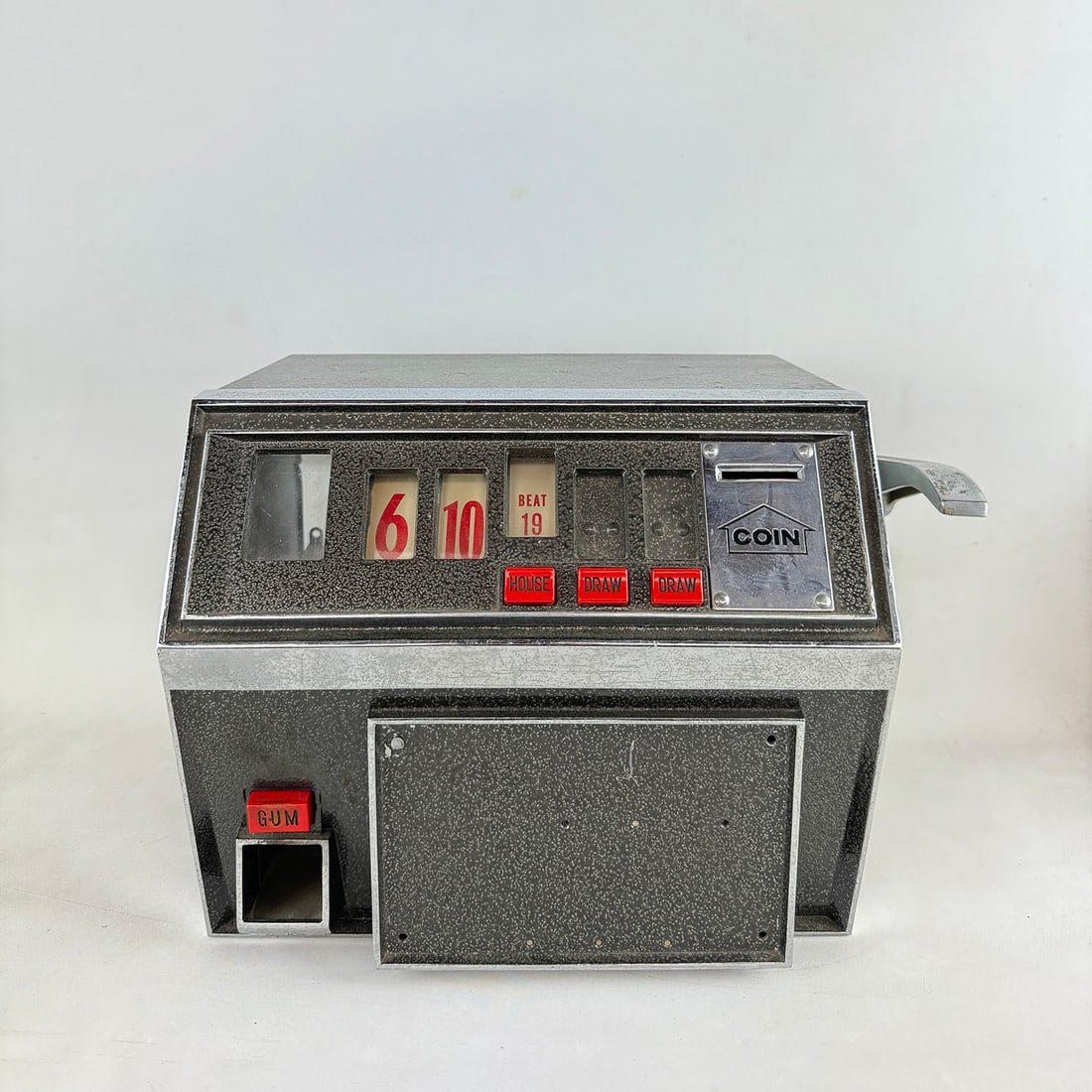 Sega Black Jack Slot Machine with Bubble Gum Vending: A Quite Rare Sega Black Jack Slot Machine with Bubble Gum Vending. Missing metal front plate with the game rules and the back plate. Working condition untested. Dimensions (H x W x D): 24 x 34 x 23 cm