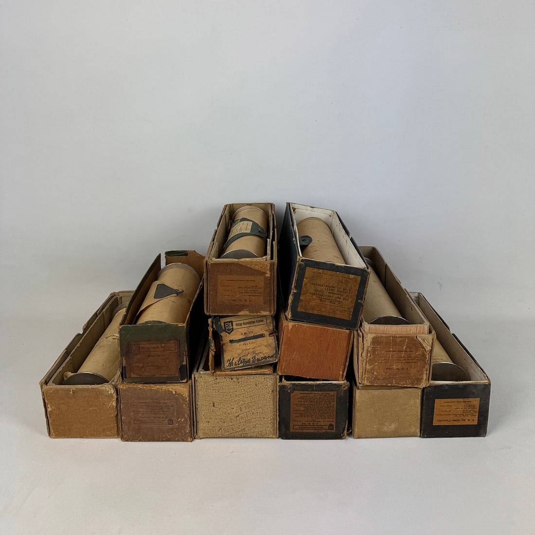 Lot of 12 Phillips PM Orchestrion Music Rolls: Lot of 12 Phillips PM Orchestrion Music Rolls. Dimensions (H x W x D): 29 x 8 x 8 cm. Condition: Good. Location: The Netherlands, Tilburg.