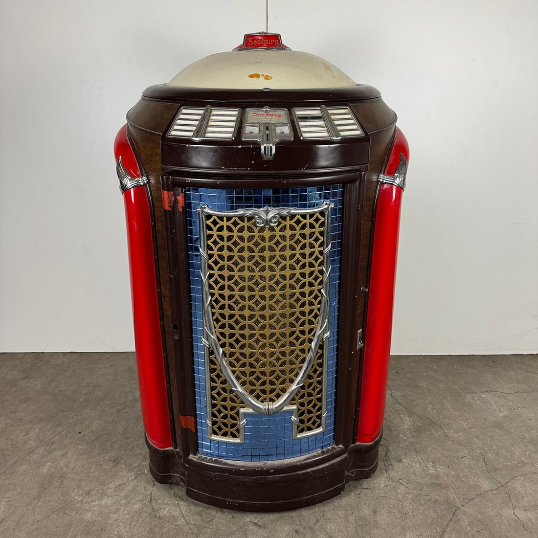 1947 Seeburg Model 147M "Trashcan" Jukebox (1 of 19)