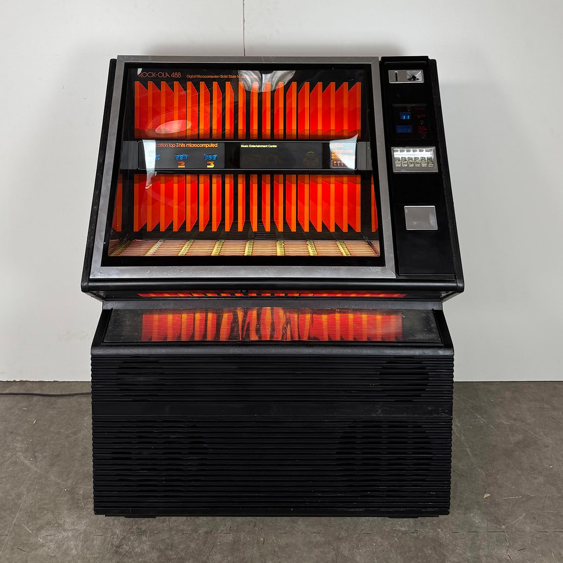 1982 Rock-Ola Model 488-1 "Golden Sunset" Jukebox: 1982 Rock-Ola Model 488-1 "Golden Sunset" jukebox. 160 selections of 45 RPM. Visual condition: good visual condition, showing some wear on the case, some visible rust on metal parts in the back. Techn