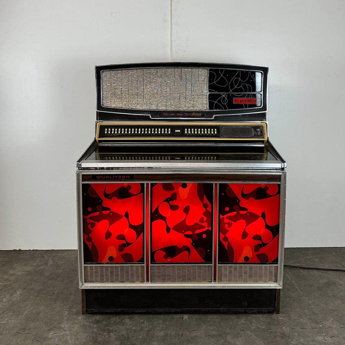 1972 Wurlitzer Model 3600 Super Star 200 Selection Jukebox: 1972 Wurlitzer Model 3600 Super Star jukebox. 200 selections of 33 & 45 RPM records. Visual condition: good visual condition showing wear on the case. Technical condition: currently in a not playing c