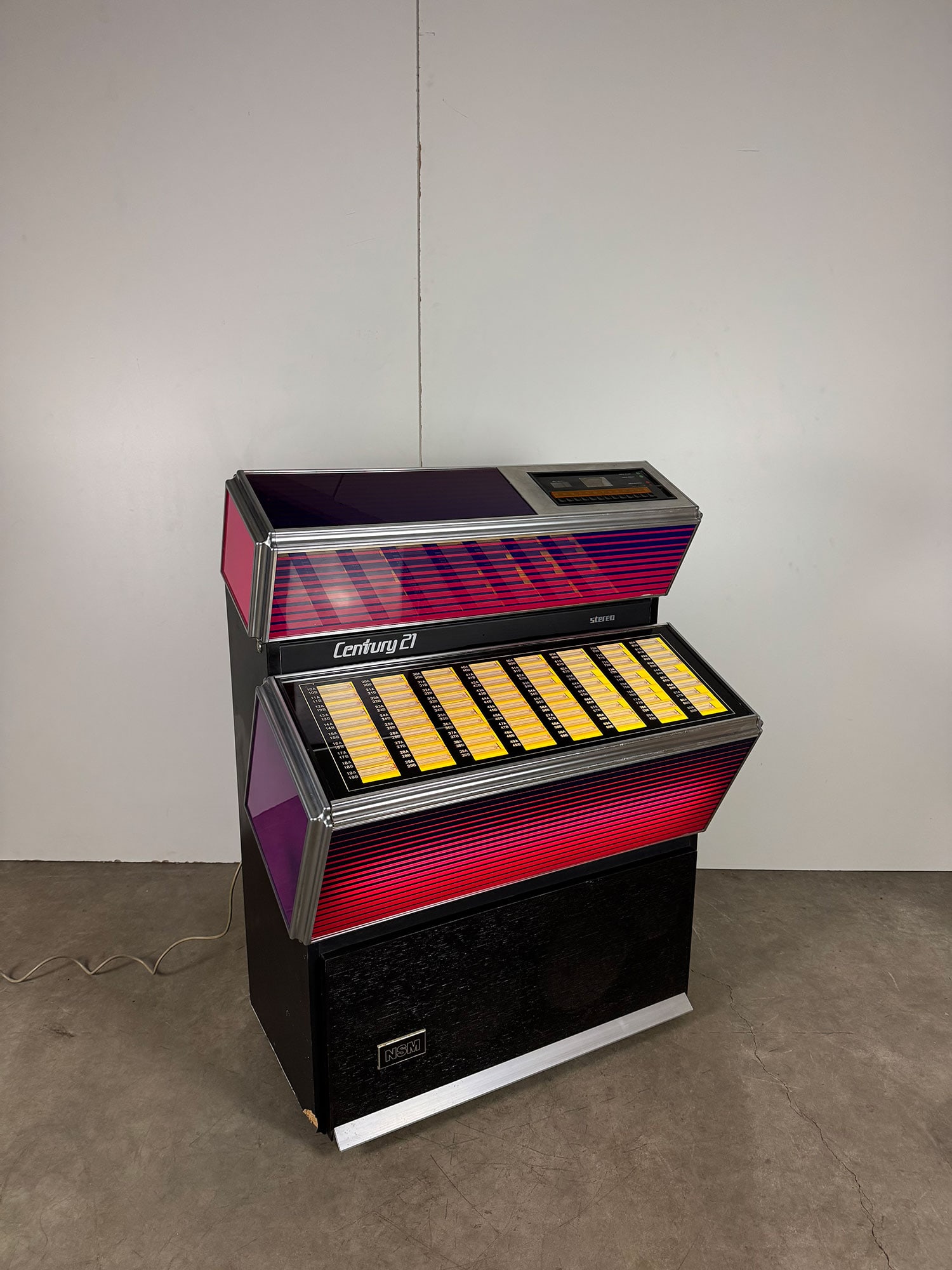 NSM Century 21 Jukebox 1972-1976: NSM Century 21 Jukebox 1972-1976. 160 selections of 33 or 45 RPM records. Visual condition: in a good original visual condition, showing wear on the case. Technical condition: currently in a not playi