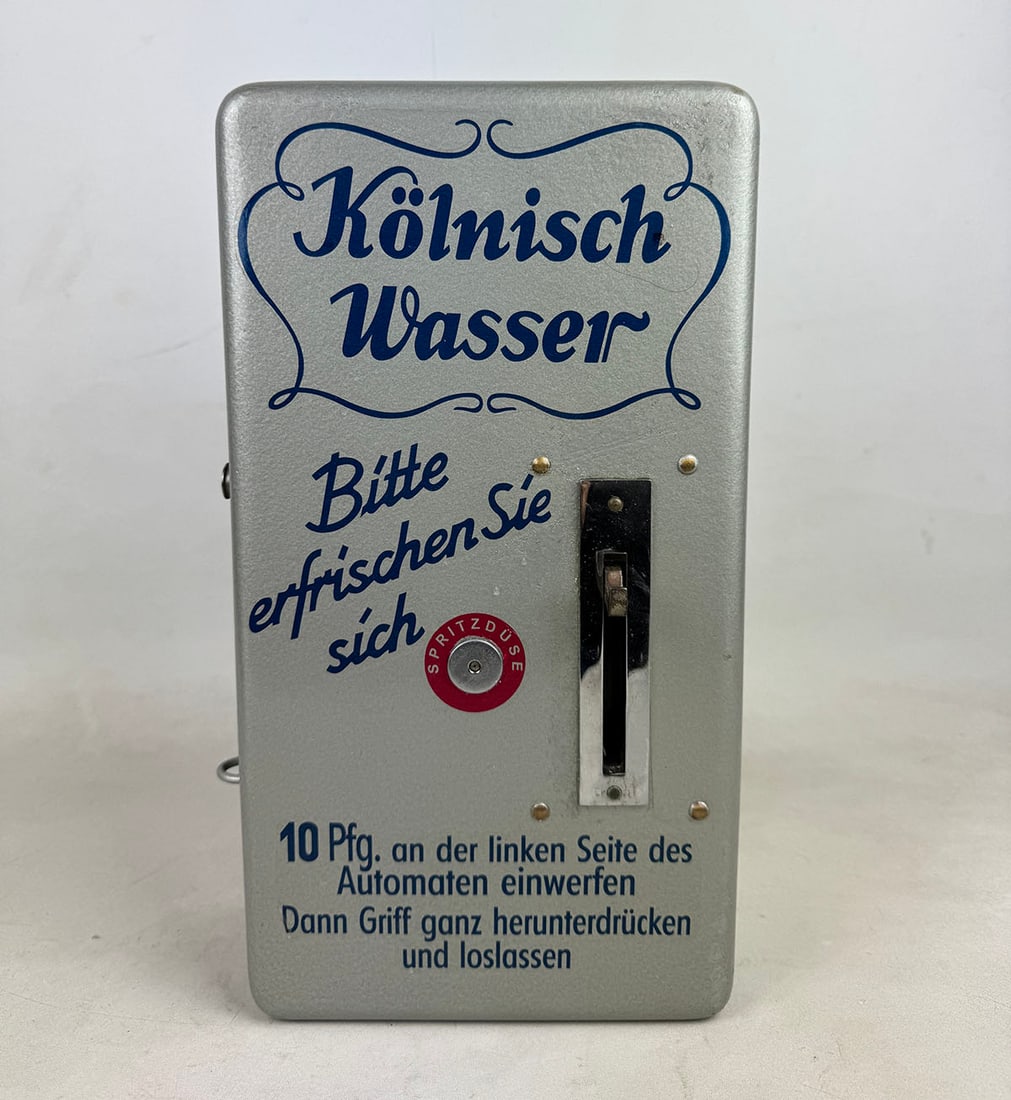 1950s Wiegandt & Sohne "Kolnisch Wasser" 10 Pfennig Parfume Spray Machine: 1950s Wiegandt & Sohne "Kolnisch Wasser" 10 pfennig 4711 parfume spray machine. Very good restored visual condition. Comes with the keys. Dimensions (H x W x D): 35 x 20 x 11 cm. Condition: Very Good.