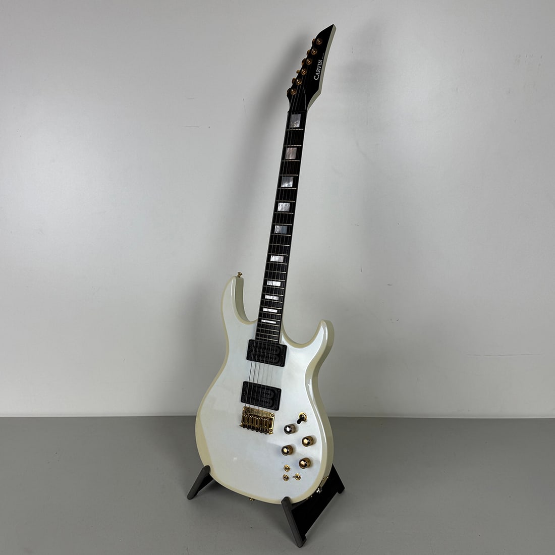 Andy Tielman Owned & Played White Carvin Electric Guitar with Soft Case and Concert Poster Print: Andy Tielman owned and played white Carvin electric guitar with soft case. Includes a small framed concert poster print from Andy Tielman’s 50th anniversary concert on 31 October 1998 at Houtrusthal