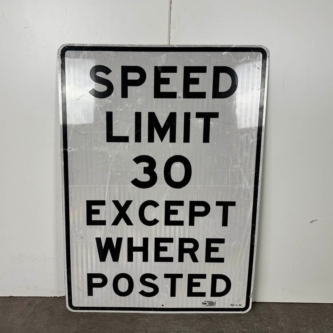 American Missouri Speed Limit 30 Except Where Posted Traffic Sign: American Missouri Speed Limit 30 Except Where Posted traffic sign. Good visual condition showing regular wear. Dimensions (H x W x D): 107 x 77 x 1 cm. Condition: Good. Location: The Netherlands, Tilb