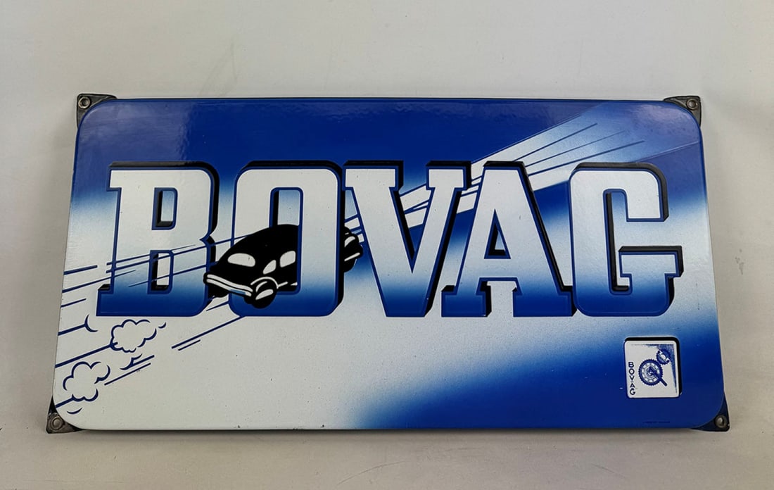 Dutch Enamel Sign BOVAG - Association of Automobile Dealers and Garage Owners: Dutch enamel sign BOVAG - Association of Automobile Dealers and Garage Owners. Very good visual condition, showing minimal wear. Dimensions (H x W x D): 31 x 63 x 1,5 cm. Condition: Very Good. Locatio