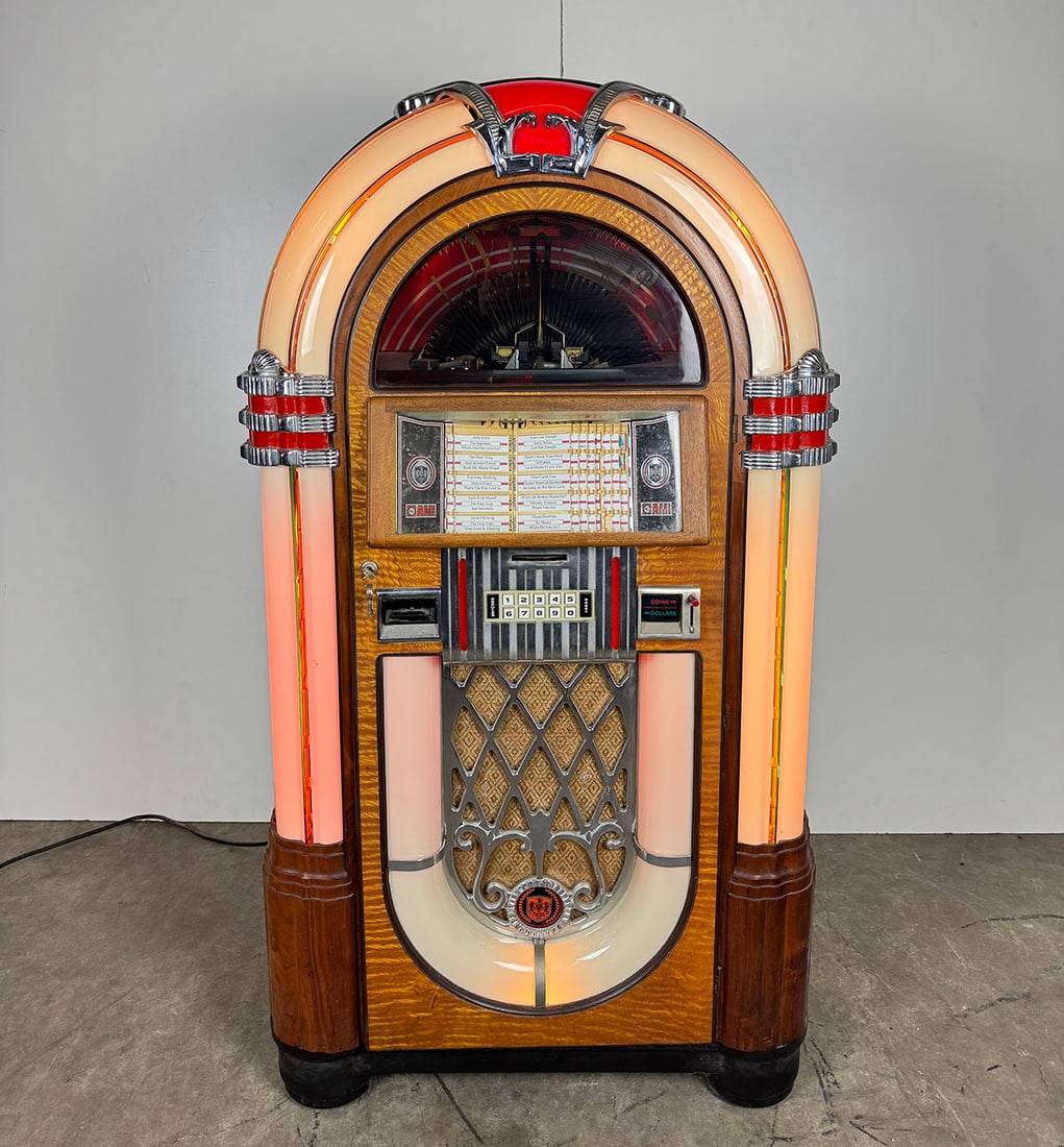 Rowe AMI Nostalgia RB-8 Bubbler Vinyl 200 Selection Jukebox ca. 1988: Rowe AMI Nostalgia RB-8 Bubbler vinyl 200 selection 45 RPM jukebox ca. 1988. Visual condition: very good visual condition, shows some wear. Technical condition: currently in a not fully playing condit