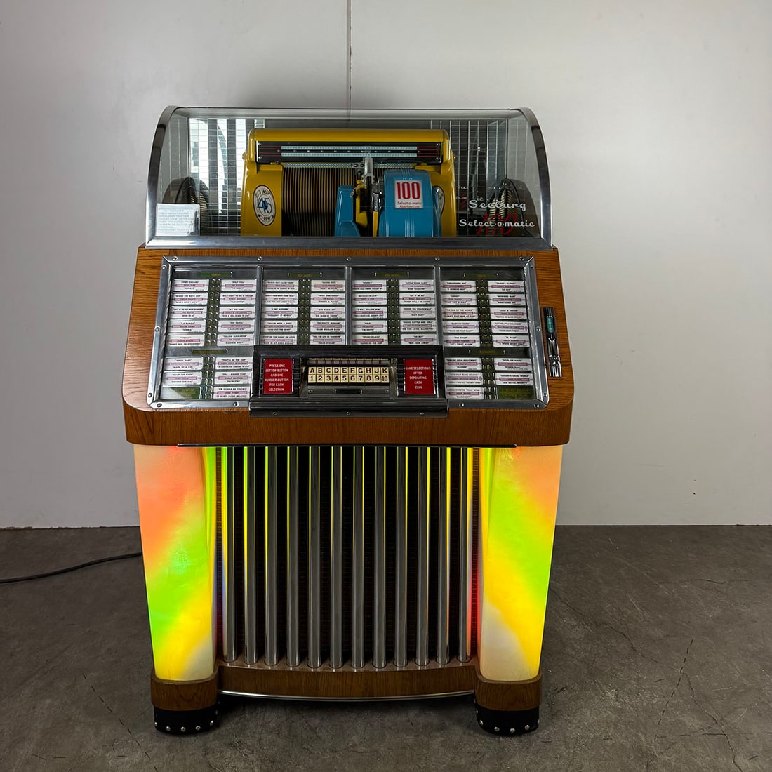 1952 Seeburg Model M100C Jukebox: 1952 Seeburg Model M100C jukebox. 100 selections of 45 RPM records. Visual condition: in a very good fully restored visual condition, showing a little wear from use. Technical condition: playing condi
