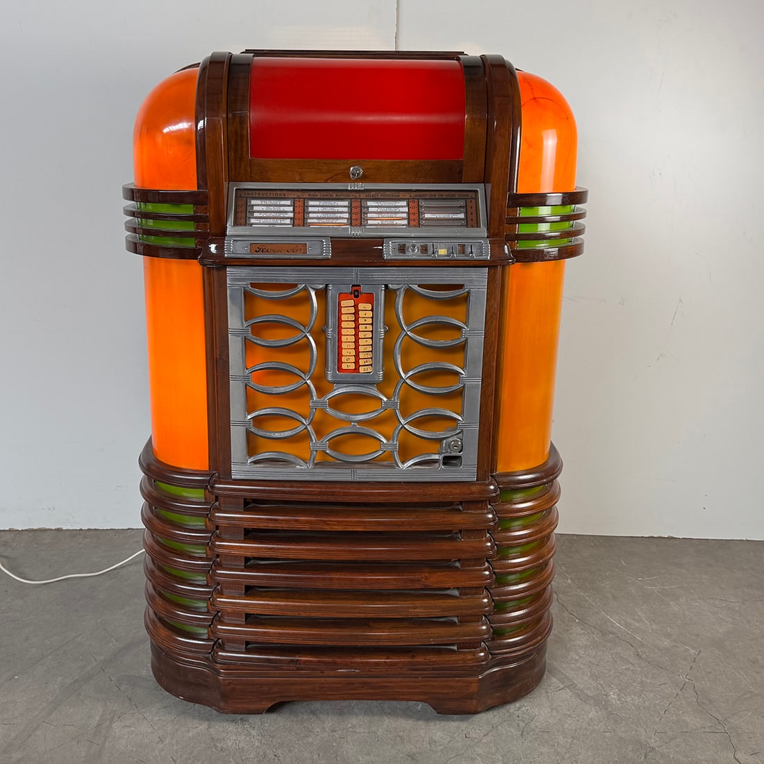 1939 Rock-Ola Deluxe Luxury Lightup Type DE-39, Series "C" Jukebox (1 of 20)