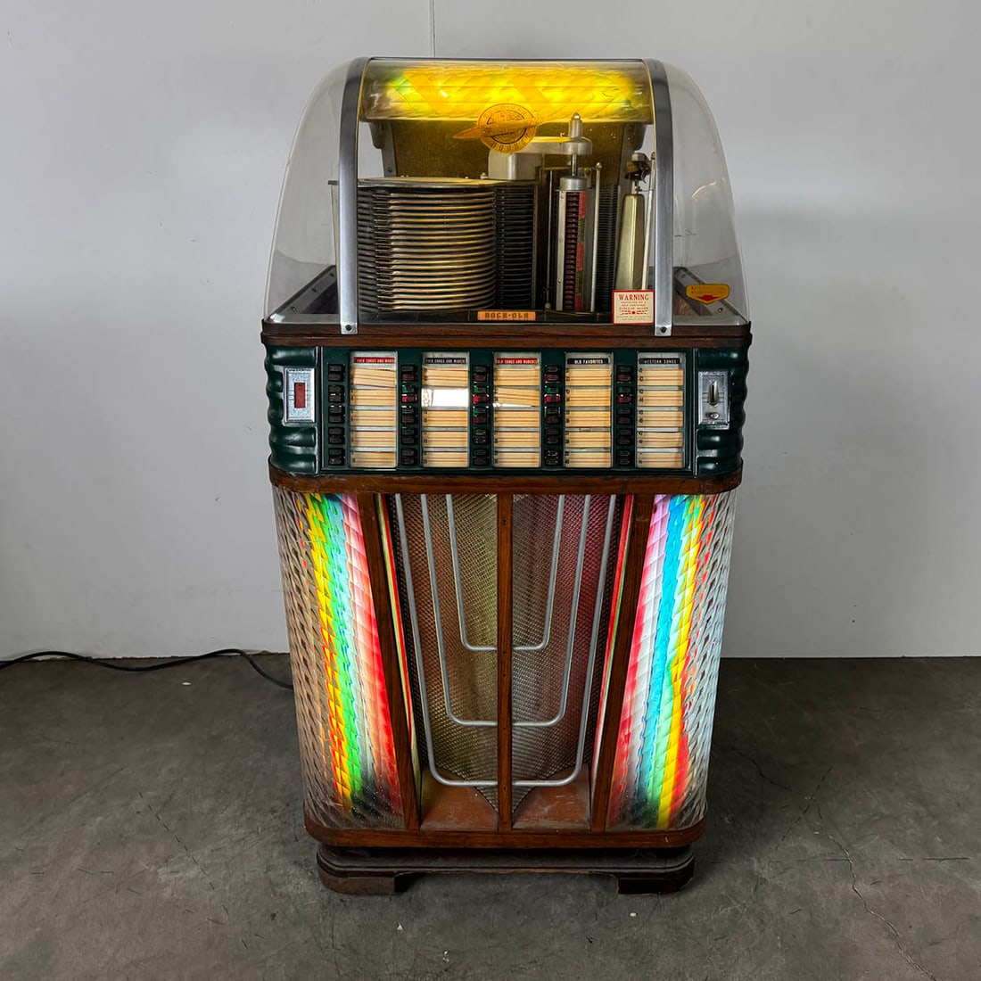 1951 Rock-Ola Model 1434 "Super Rocket" Jukebox (1 of 18)