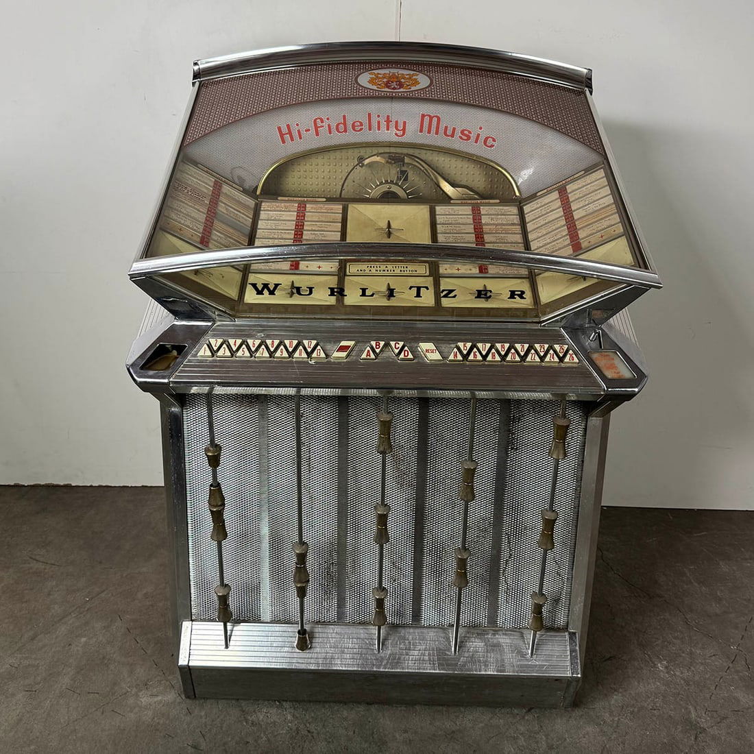 1961 Wurlitzer Model 2504 Jukebox   (1 of 12)