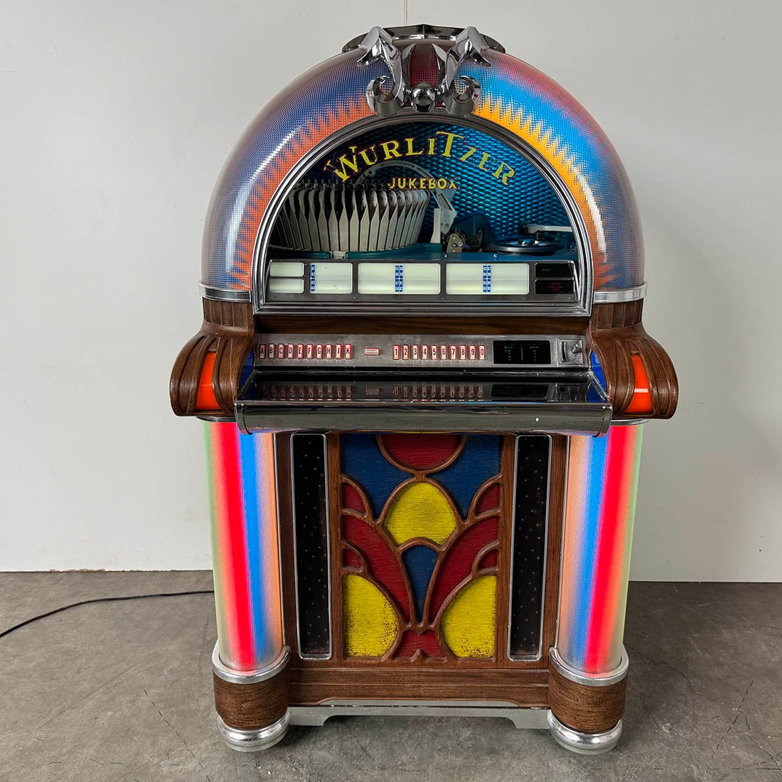 1973 Wurlitzer Model 1050 The Nostalgia Jukebox : 1973 Wurlitzer Model 1050 The Nostalgia jukebox. 100 selections of 45 RPM records. Visual condition: in excellent visual condition, showing minimal wear. Technical condition: currently in a not playin