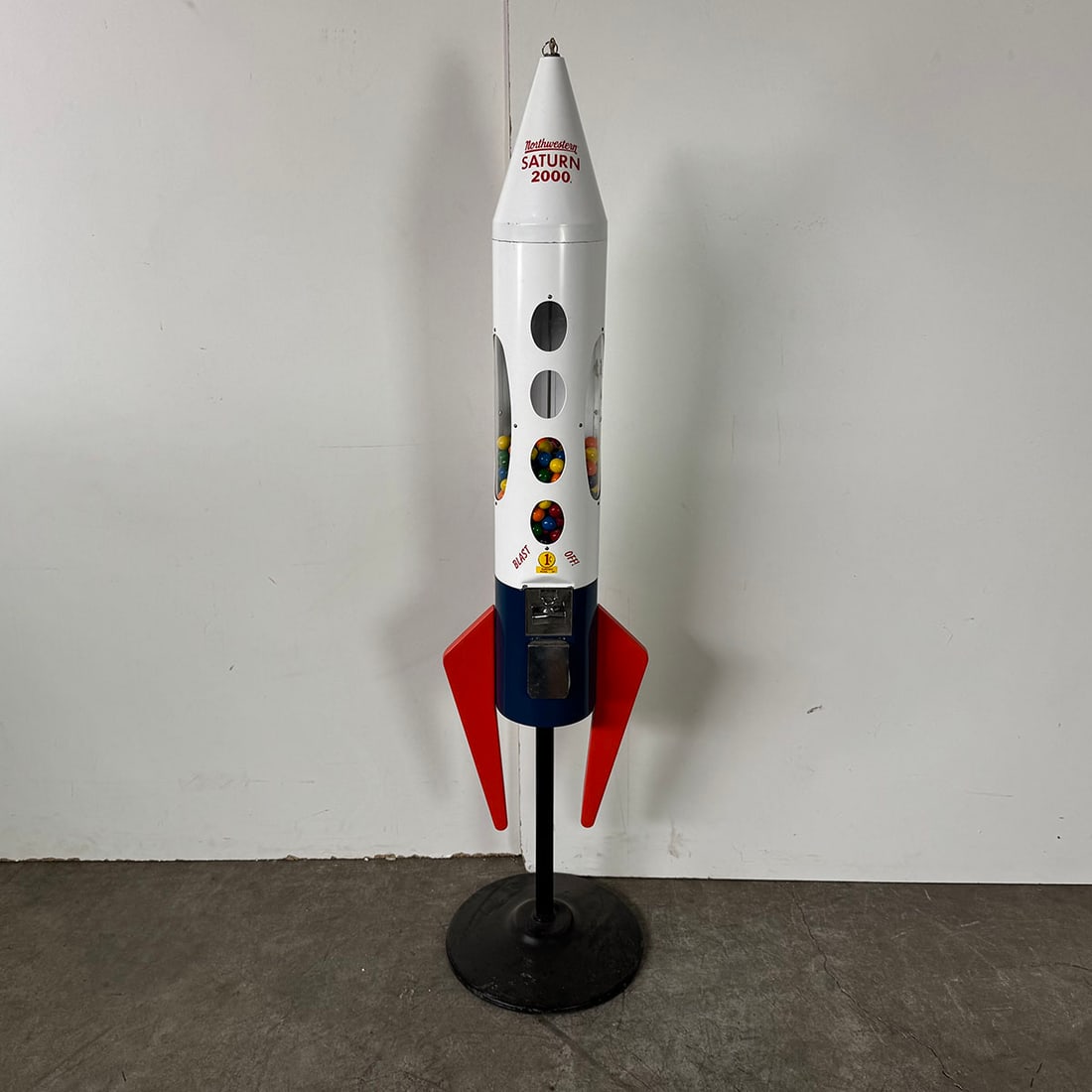 1961 Northwestern Saturn 2000 Rocket Ship Gumball Vending Machine (1 of 10)