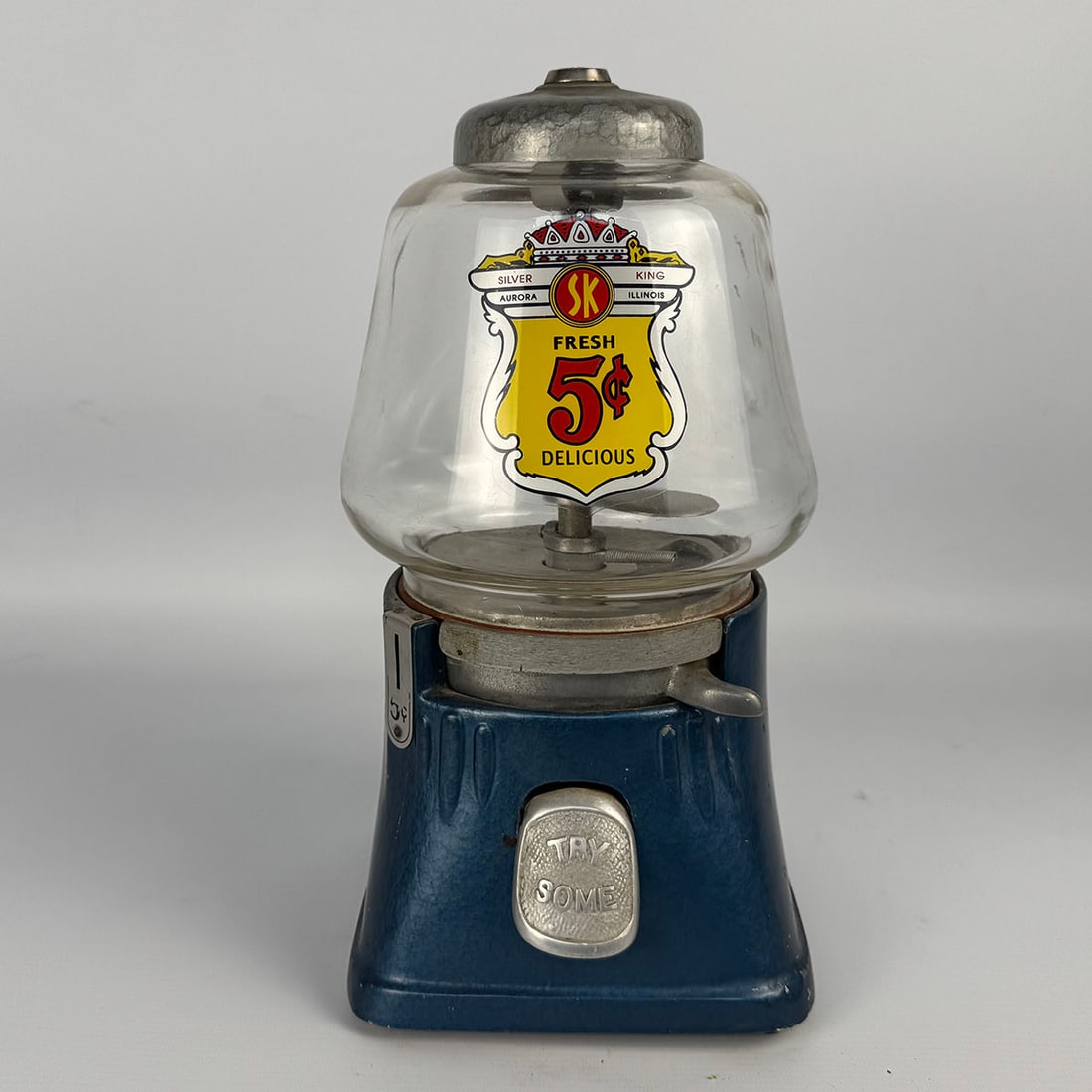 Silver King 5 Cent Gumball Vending Machine ca. 1945 (1 of 12)