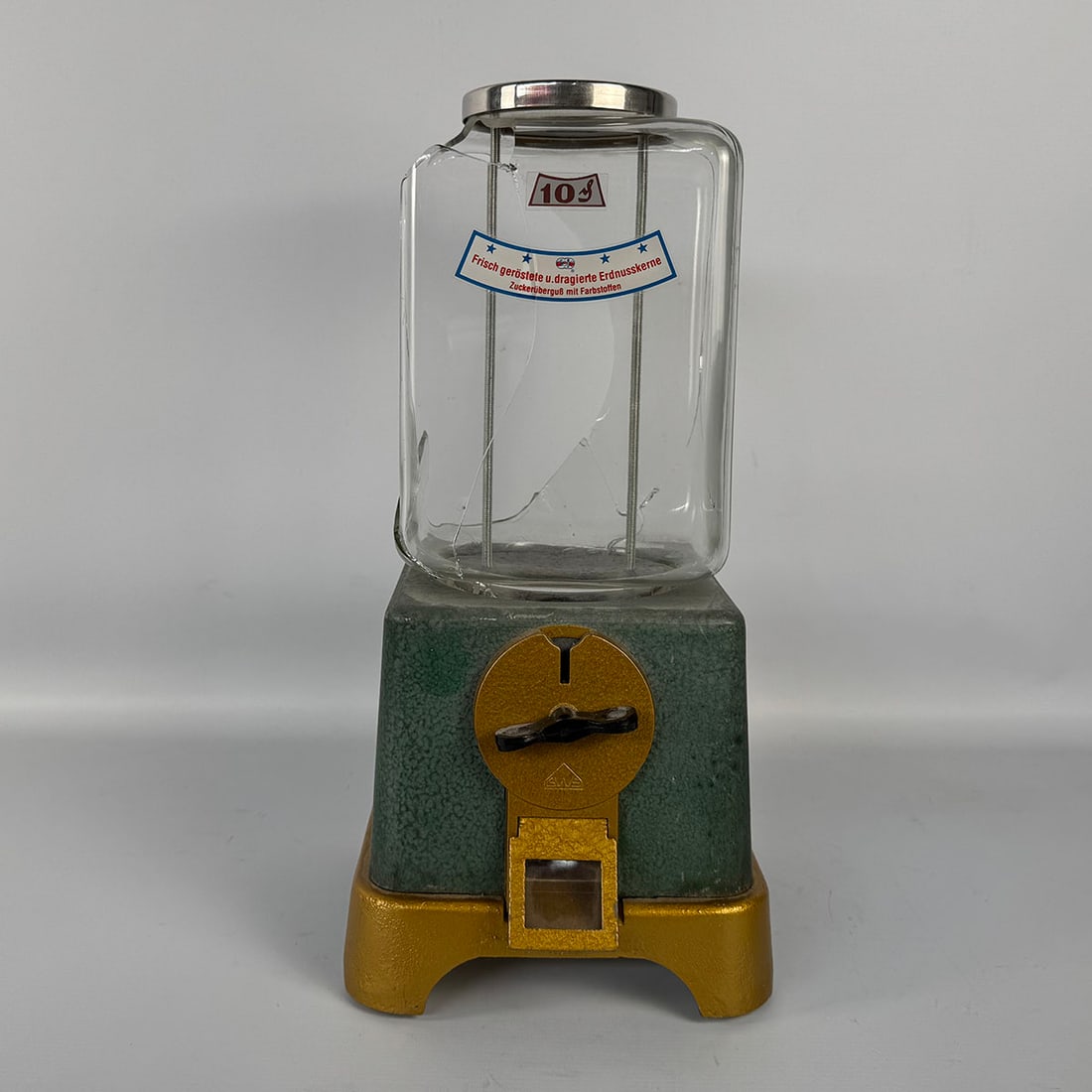 1955 German Georg Wiegandt & Sohne 10 Pfenig Peanut Vending Machine with Broken Globe: 1955 German Georg Wiegandt & Sohne 10 Pfenig Peanut Vending Machine. Fair visual condition, broken glass dome. Dimensions (H x W x D): 47 x 18 x 22 cm. Condition: Fair. Location: The Netherlands, Tilb