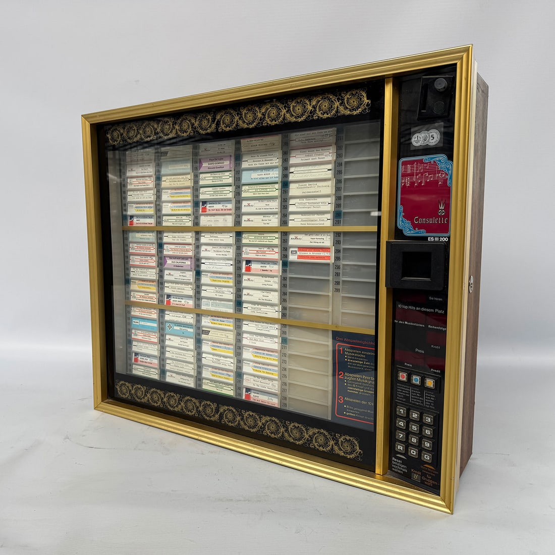 1983-1987 NSM Consulette ES III 200 Selection Wallbox: 1983-1987 NSM Consulette ES III 200 selection wallbox. Very good original visual condition, shows minimal wear. Comes with the keys. Serial No.: 34300309. Dimensions (H x W x D): 61 x 70 x 19 cm. Cond