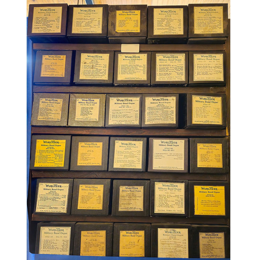 Lot of 30 Wurlitzer Military Band Organ Style 165 Music Rolls: Lot of 30 Wurlitzer Military Band Organ Style 165 music rolls in various conditions, some original, some reproductions. The rolls come in boxes of 11 x 12 x 26 cm in size. Dimensions (H x W x D): 11 x