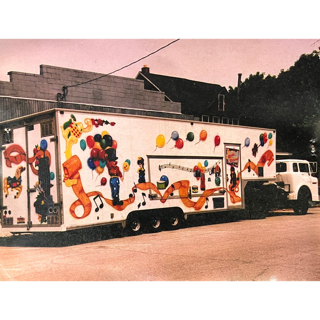 1980 Otterbacher Mfg. Inc. Fairground/Organ Trailer: This Otterbacher Mfg. Inc. fairground/organ trailer, manufactured in June of 1980. Originally used by Jim Wells for his Wurlitzer 180, it was later acquired by Bill Nunn, who housed both his Th. Morti