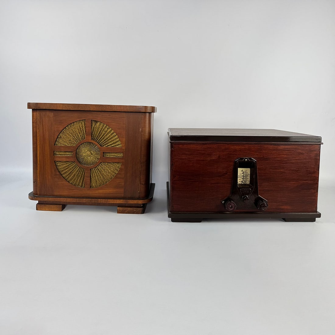Lot of Imperial Junior W Eight Tube Radio (1931-1932) and Hegra Loudspeaker Form V (1931): Lot of Imperial Junior W eight tube radio (1931-1932) and Hegra Loudspeaker Form V (1931). The Imperial Junior W radio is manufactured by Stassfurter Licht- und Kraftwerke AG, Staßfurt, Germany a