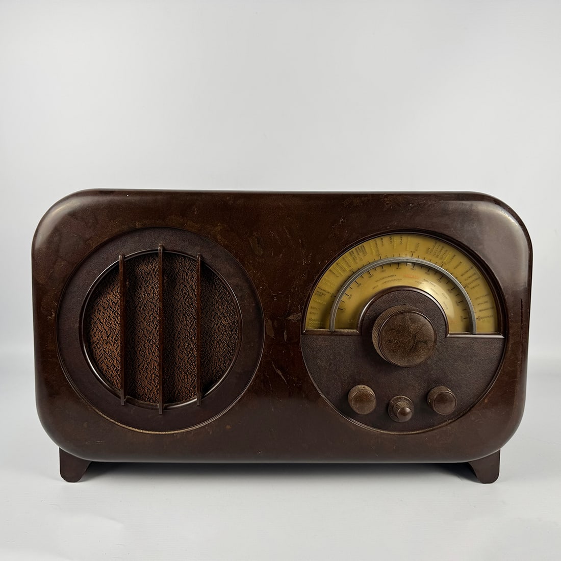 EKCO Model AC85 Six Tube Table Radio, England (1934) (1 of 11)