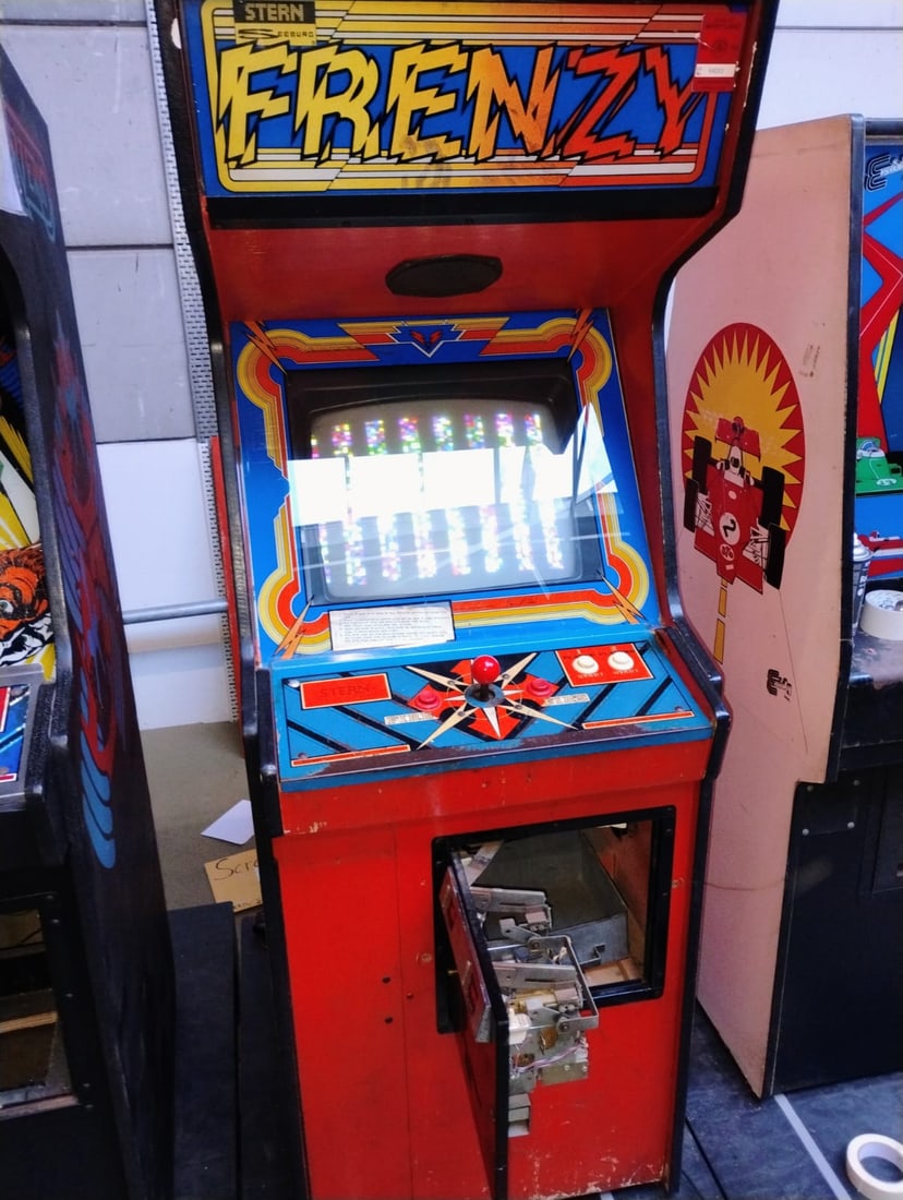 Frenzy Stern (1982) Video Game Arcade: Frenzy Stern (1982) video game arcade. The player must navigate a maze full of hostile robots. The goal of the game is to survive as long as possible and score points by killing robots and travelling