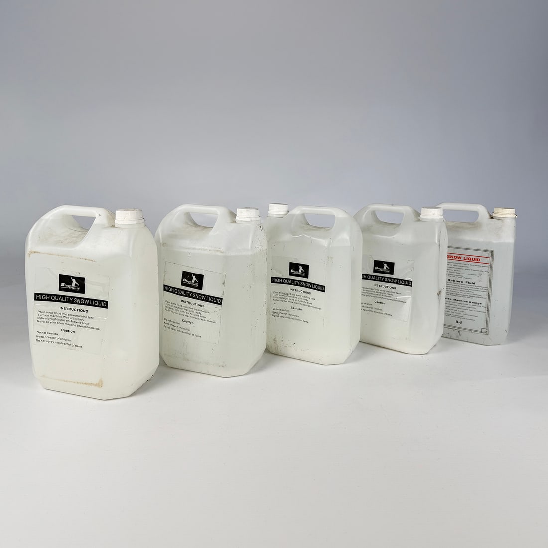 Lot of 5 Cans of High Quality Snow Liquid: Lot consisting of 5 cans of high-quality snow machine liquid. Suitable for use with snow machines for stage effects, events, theatrical productions, or festive decorations. Dimensions (H x W x D): 13