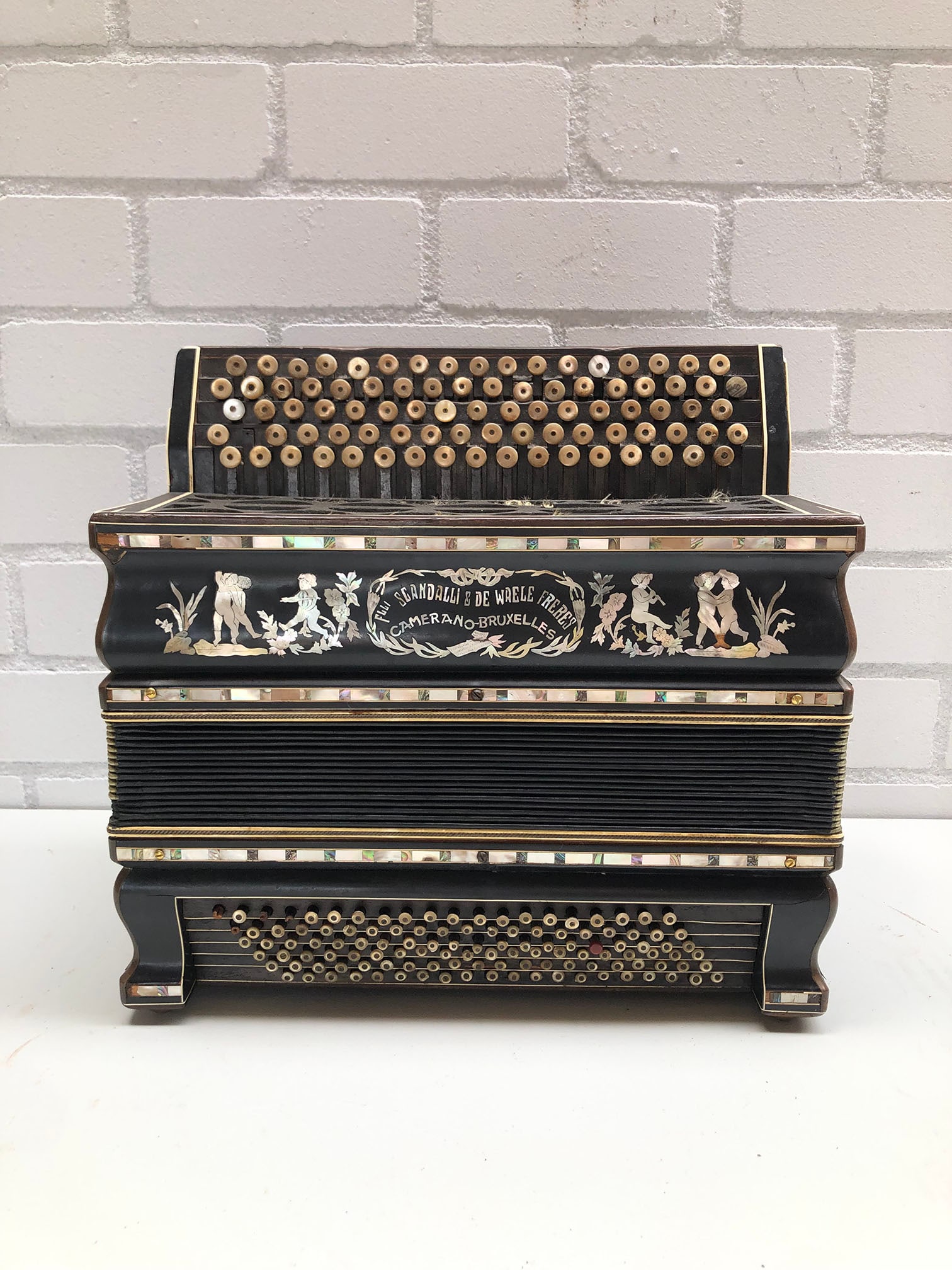 Vintage Scandalli & de Waele Freres Button Accordion (1 of 6)