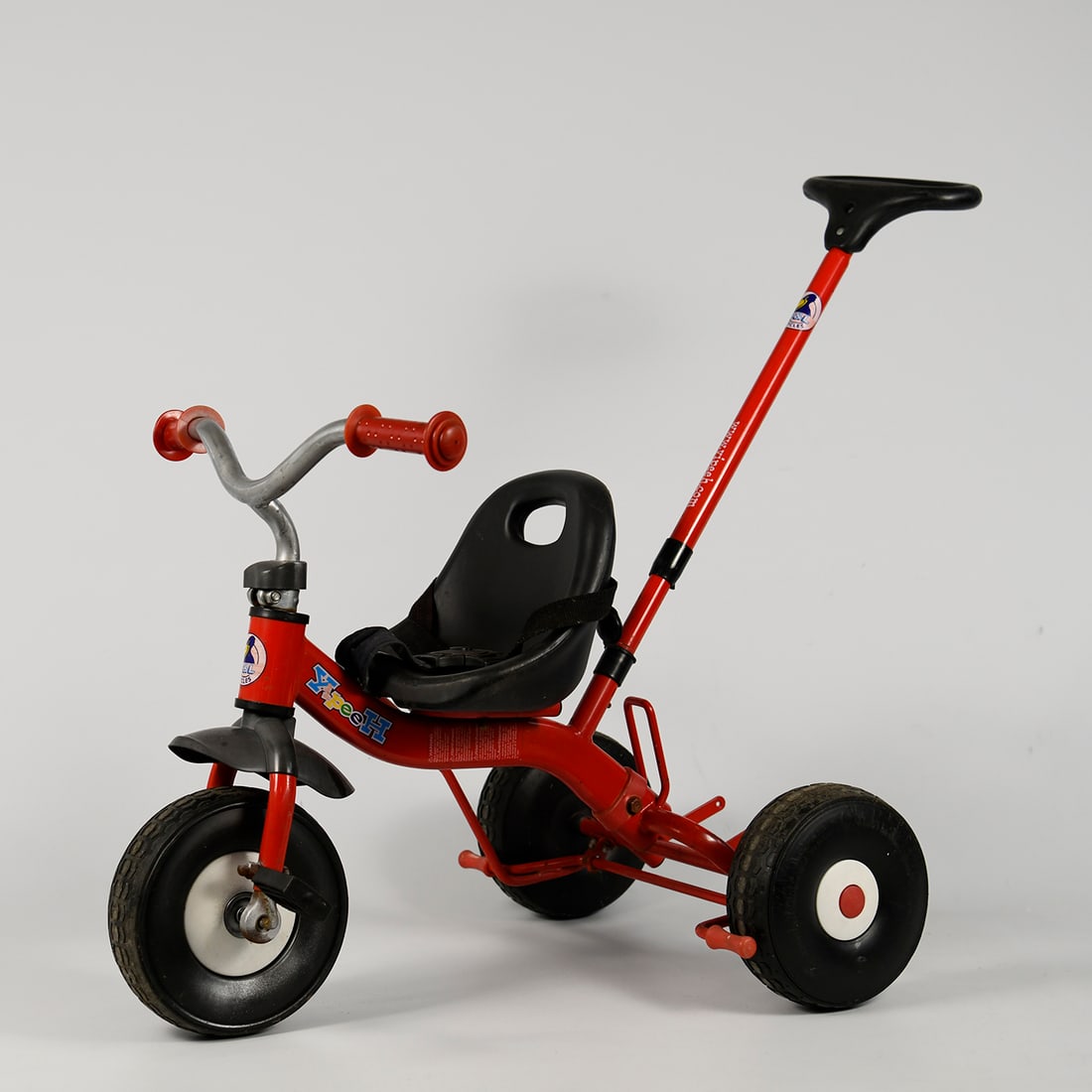 E&L Cycles Children's Tricycle with Push Bar: E&L Cycles children's tricycle with push bar. Very good visual condition, showing some signs of wear and a few spots of light surface rust. Dimensions (H x W x D): 78 x 48 x 95 cm. Condition: Very Goo