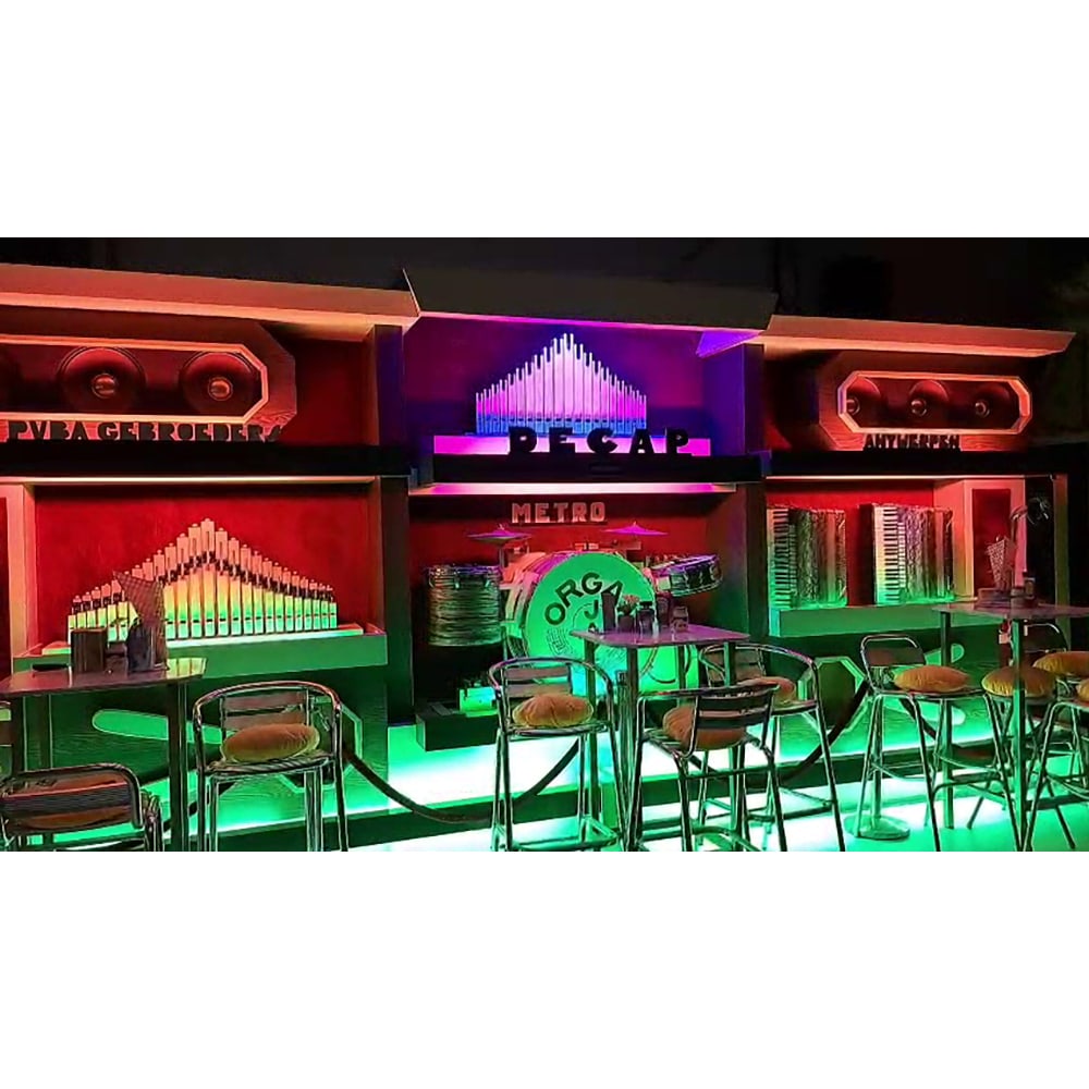 105-Key Decap Dance Organ "Metro" with MIDI Operation: 105-key Decap dance organ "Metro" with MIDI operation. The organ is in very good visual and playing condition, and comes with more than 100 songs. Dimensions (H x W x D): 298 x 595 x cm. Condition: