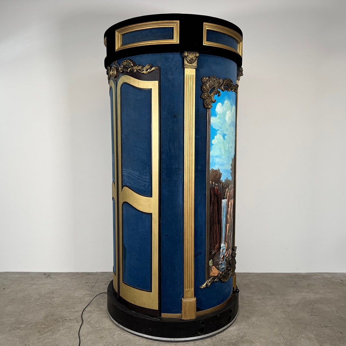 Unique "De Koker" Stage Illusion Designed by Royce and Mariandl, Built by Piet Boer: Unique "De Koker" (The Tube) vanishing and transformation stage illusion designed by Royce and Mariandl, and built together with Piet Boer in 1999. Royce and Mariandl spent a very long time imagining