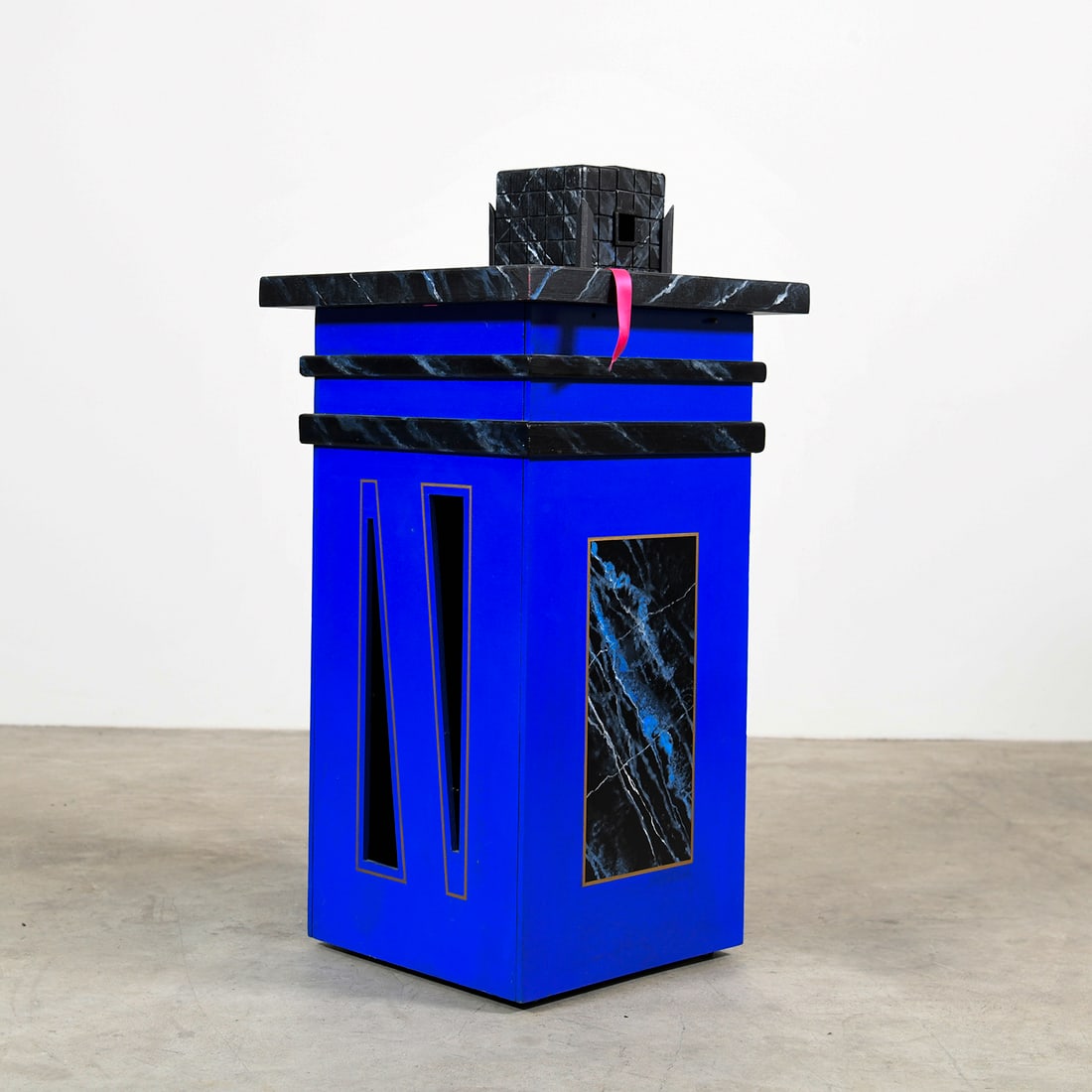 Unique "Block Table" Illusion Designed by Royce and Built by Piet Boer: Unique "Block Table" illusion designed by Royce and only one example built by Piet Boer ca. 2005. Multiple magic tricks can be performed using the table, wooden blocks, ribbons and fake thumb. Very go