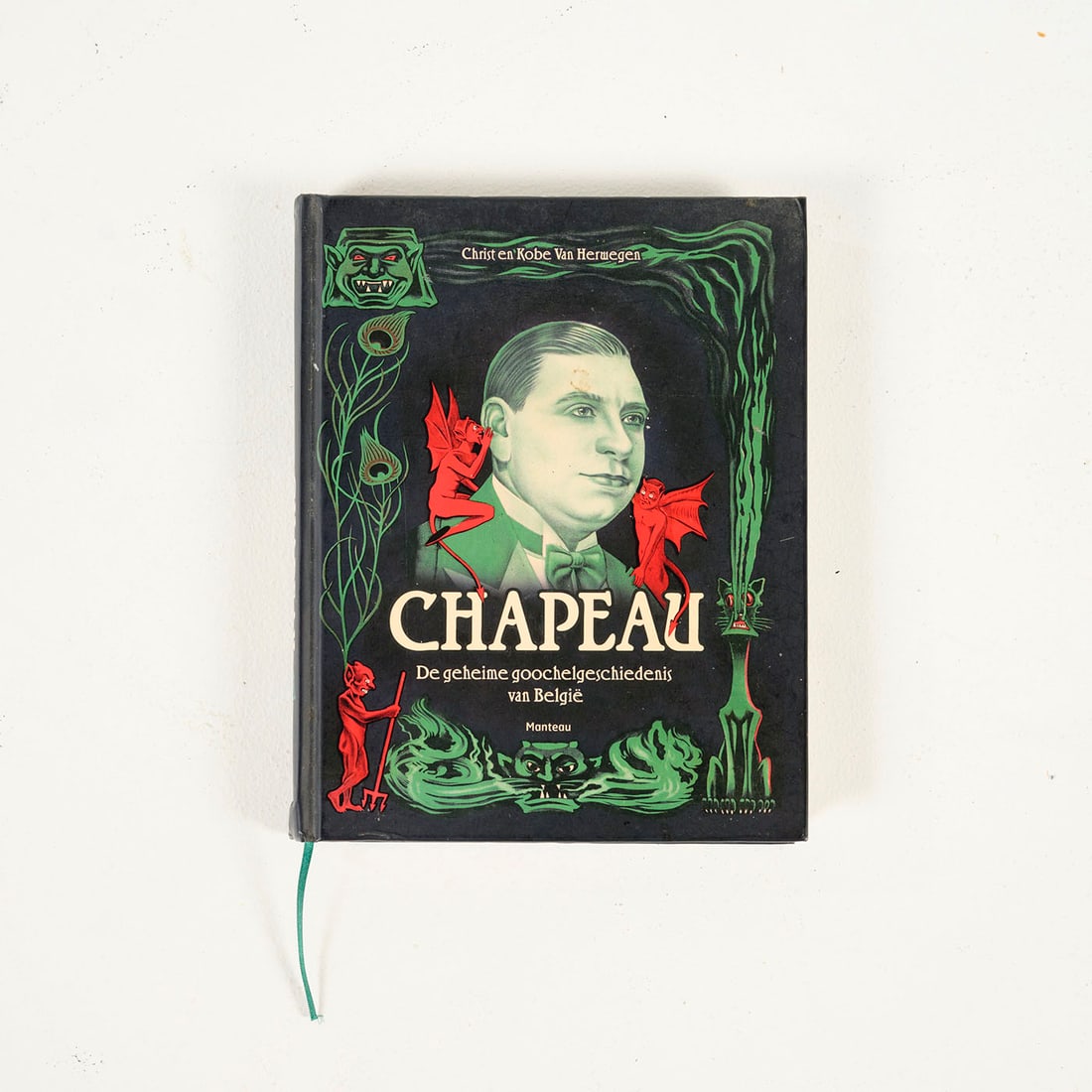 Royce Owned Dutch Magic Book "Chapeau De Geheime Goochelgeschiedenis van Belgie": Royce owned Dutch magic book "Chapeau De geheime goochelgeschiedenis van Belgie" in good used condition with handwritten personal note. Condition: Good. Location: The Netherlands, Tilburg.