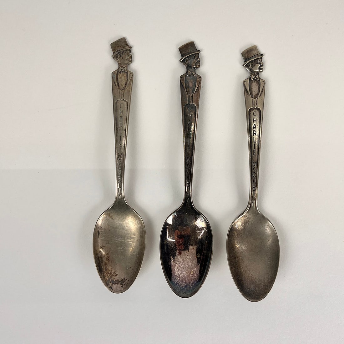 Set of 3 Charlie McCarthy Duchess Silver Plated Spoons: Set of 3 Charlie McCarthy Duchess Silver Plated Spoons. In good condition. Dimensions (H x W x D): 15 x 1 x cm. Location: Switzerland, Degersheim.