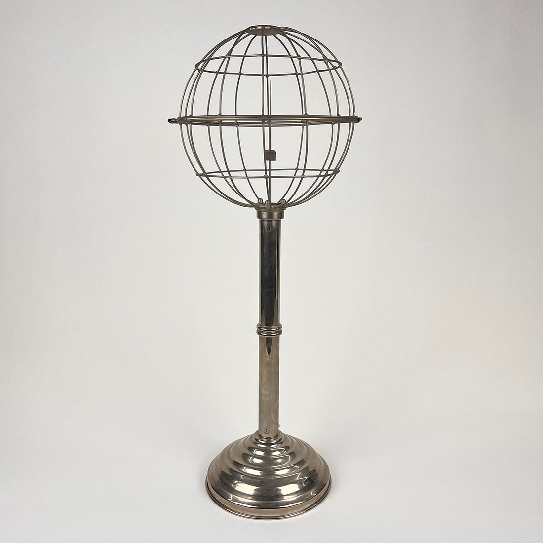 Magic Sphere Card in Balloon ca. 1920: Magic Sphere Card in Balloon. Made in Germany by Bartl ca. 1920. Magician blows up a balloon and puts in the sphere. The balloon bursts and the selected card magically appears. In good condition. Dime